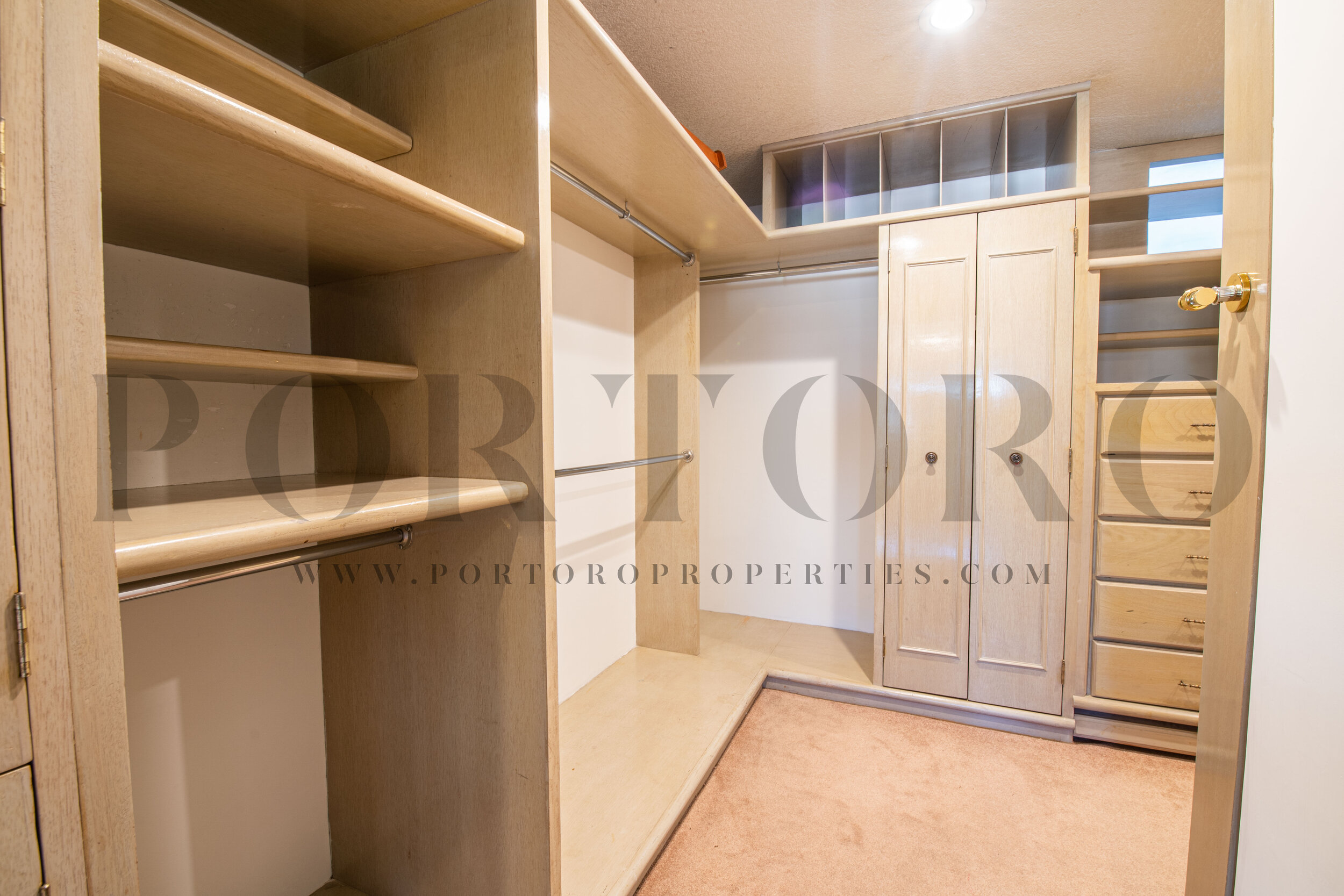 19.- WALKING CLOSET REC PRINCIPAL.jpg