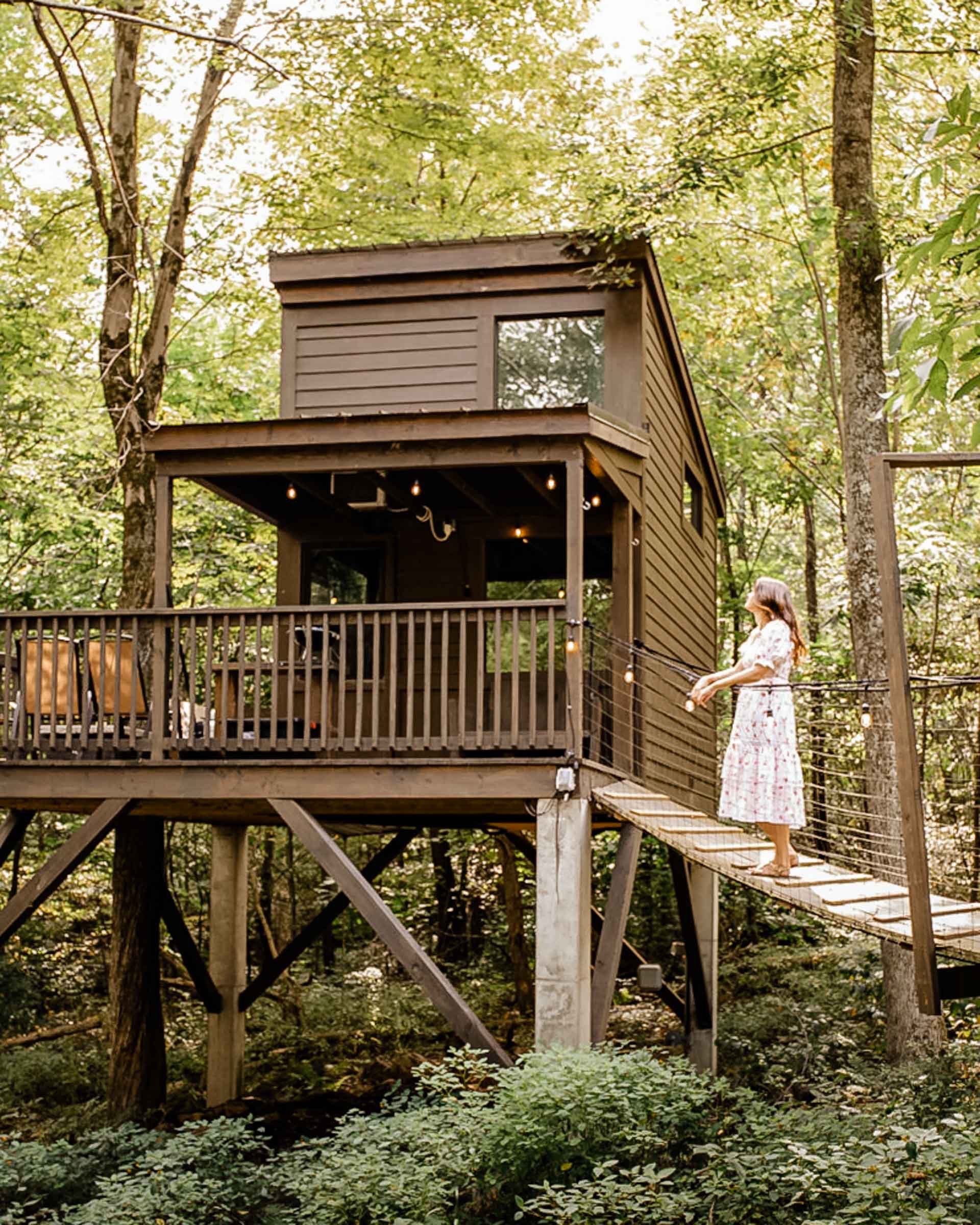 Treehouse Vacation Rentals: Dwell Box Treehouse Village