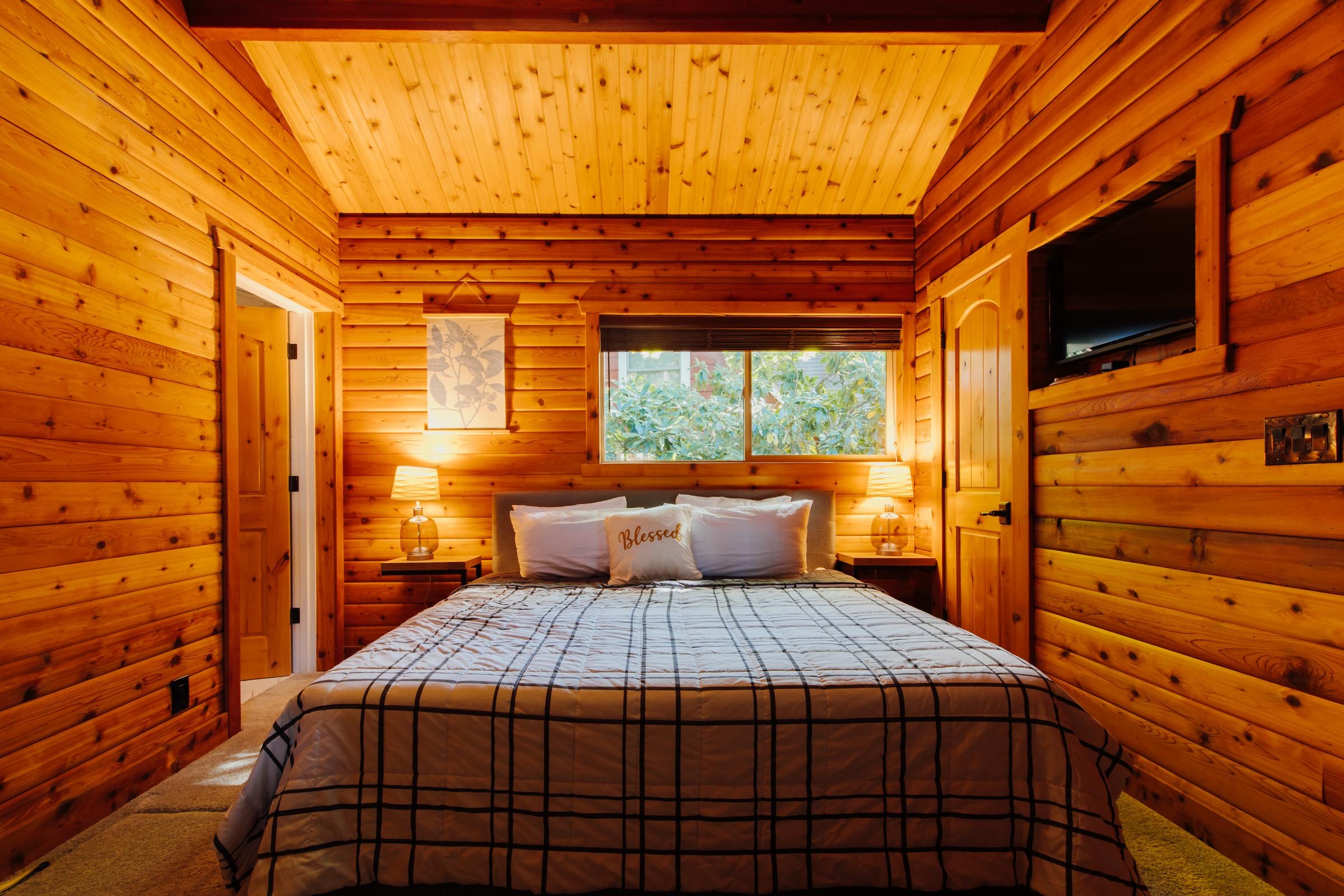 Bedroom in the Cozy Alice Lake Cabin in Fall City, Washington