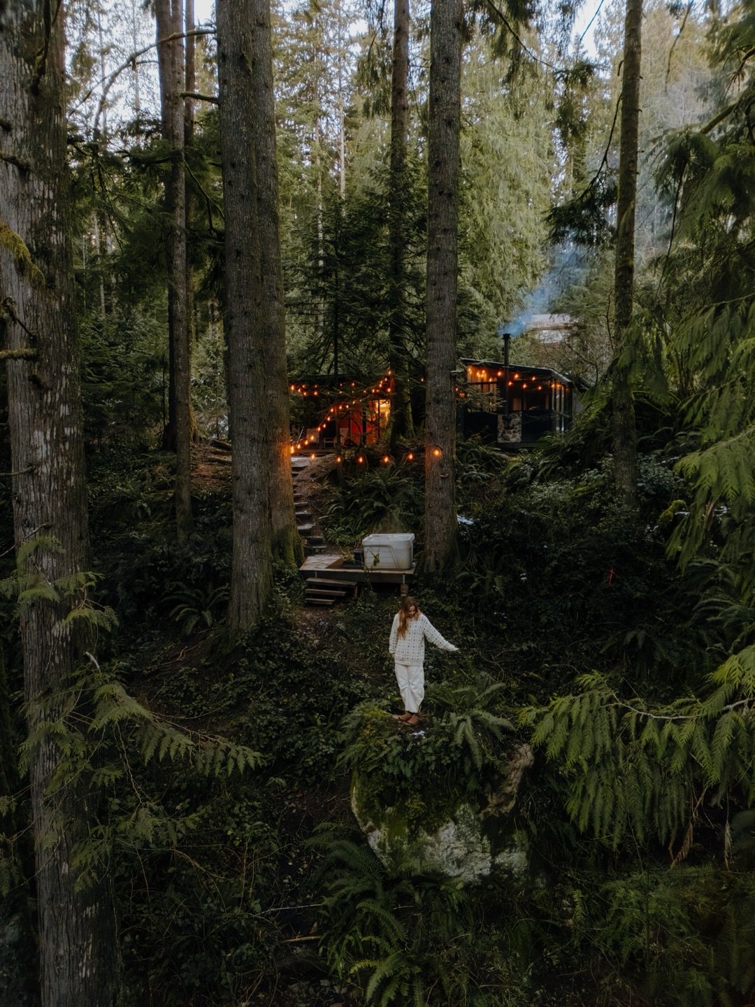 Raise your hand if you&rsquo;d rather be here 🙋&zwj;♀️ 🌲

📍 @canyoncreekcabins 

#washington #cabin #pnw #airbnb #cabinporn