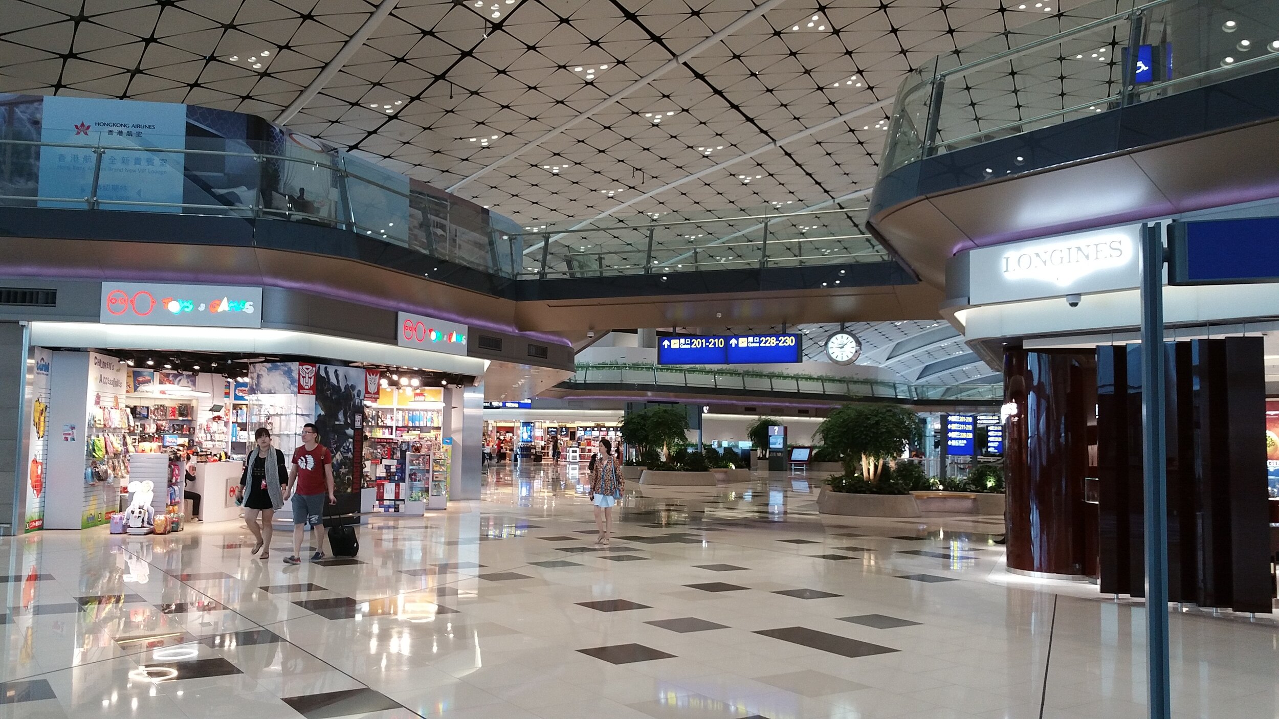 Interior view of the Terminal 1 Midfield Concourse (MFC) at the HKIA