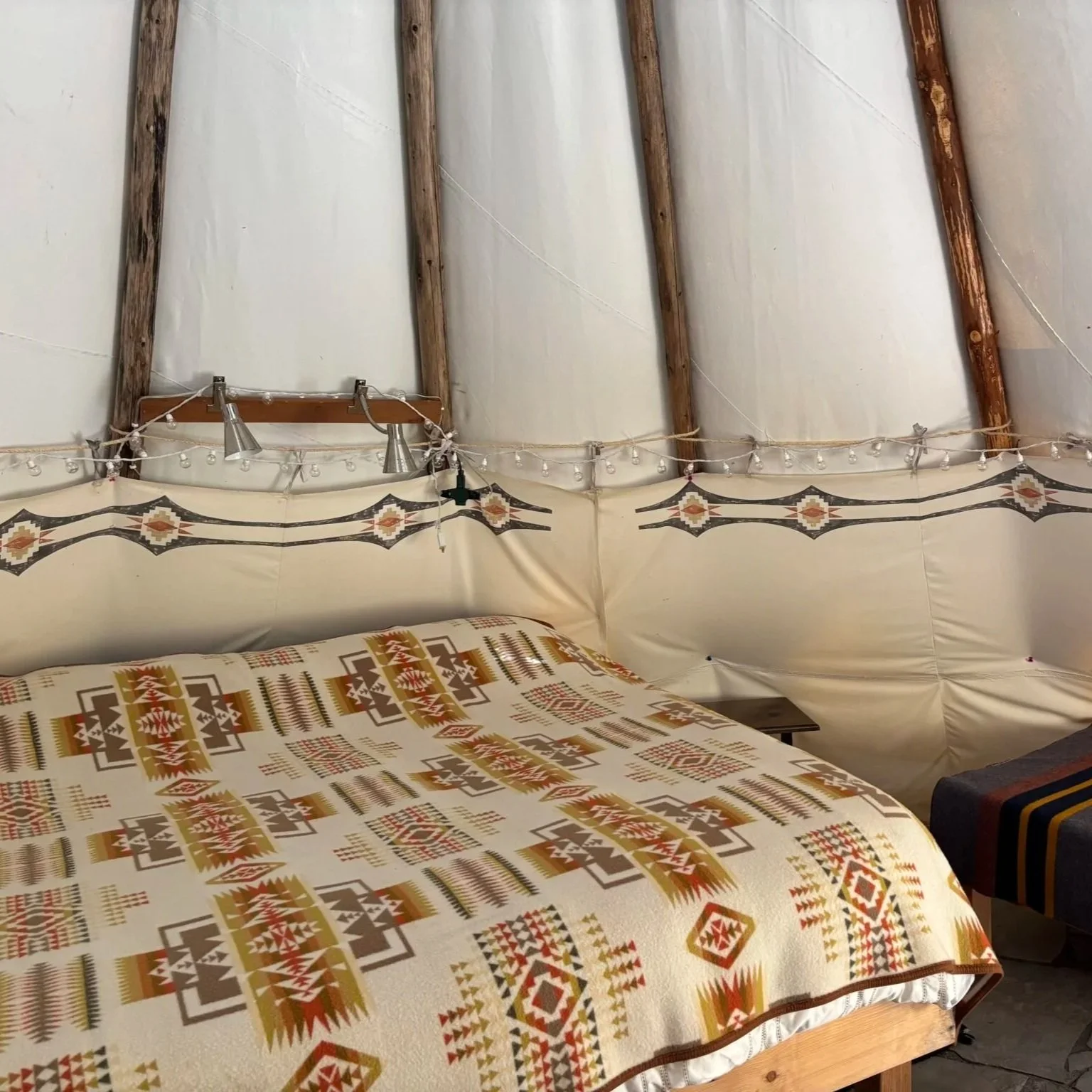 queen+tipi.jpg