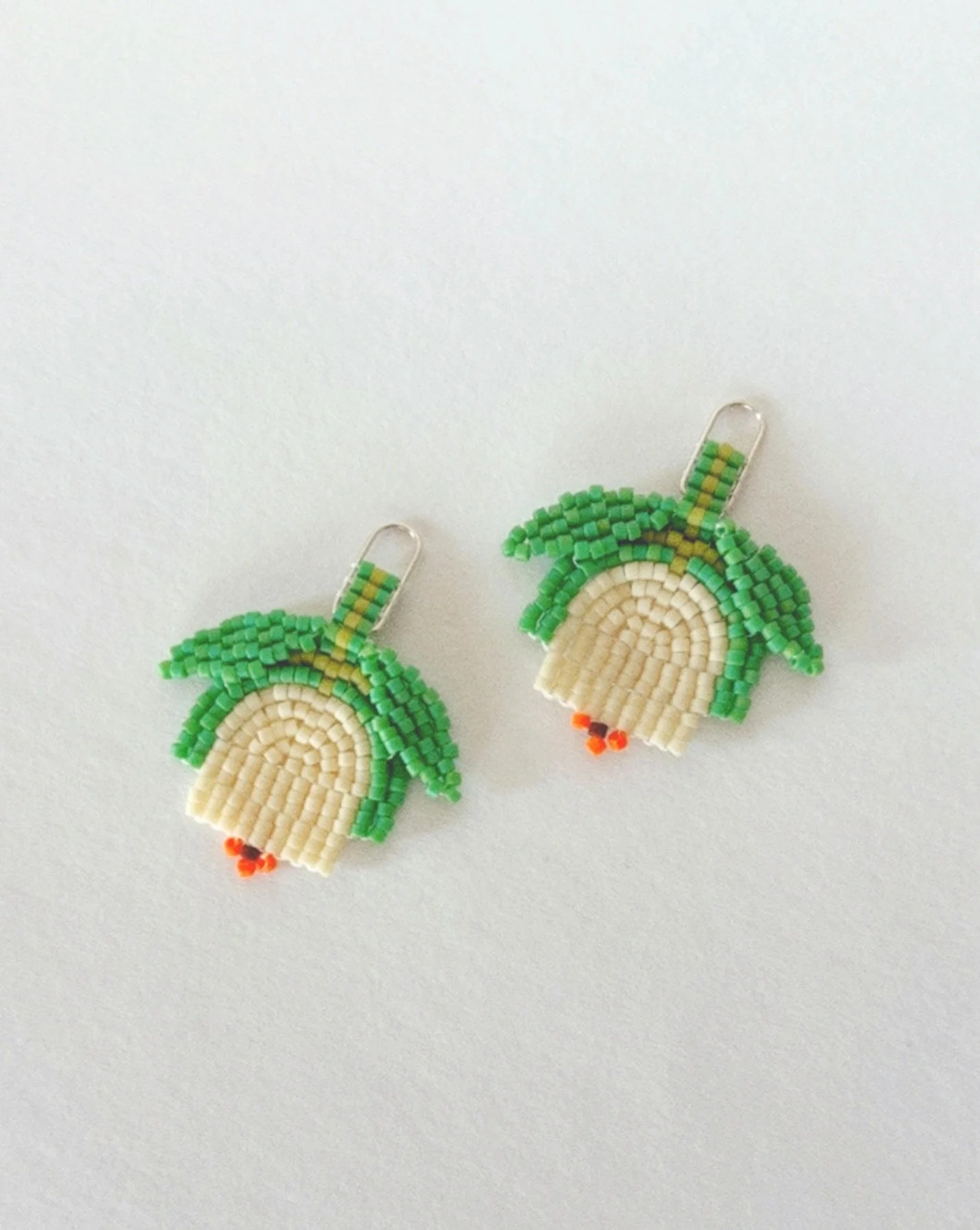 Beaded flowers while we wait for real ones🌷it snowed yesterday so it might be a minute 🙃