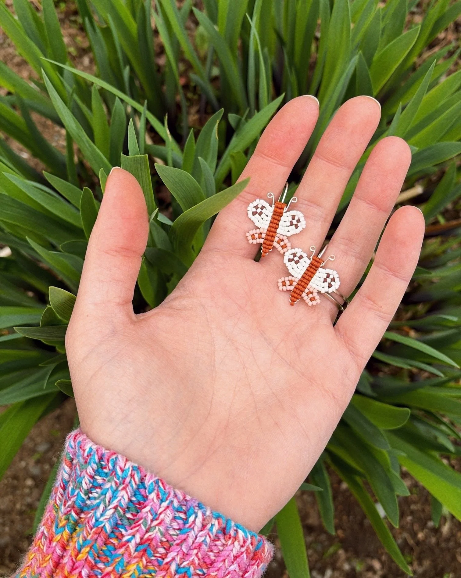 Saying goodbye to the last pair from the spring orders 🦋 spring has been slooooow coming in AK and it has been so lovely to stitch a little more light into each of my days. Thank you to everyone that ordered sunshine or blooms or these little butter