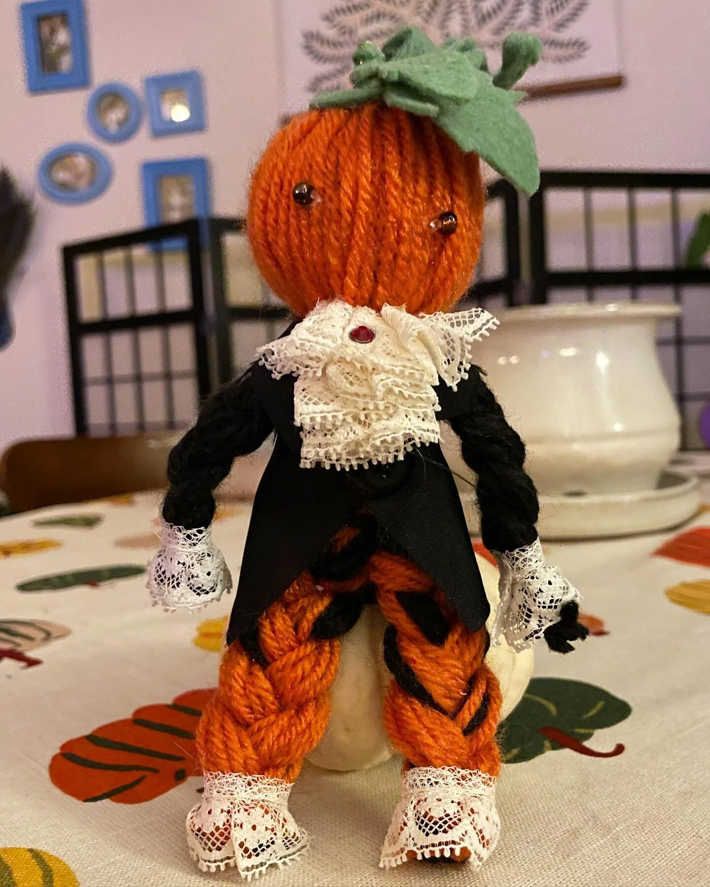 Lord Pumkington is pleased to make your acquaintance 🎃
#halloween #halloweencrafts #halloweenart #bhfyp