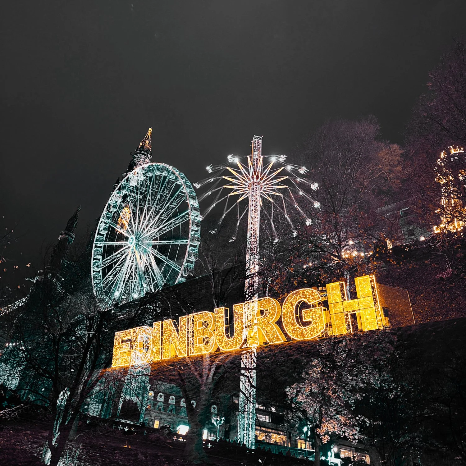 Travelogue: Edinburgh at Night