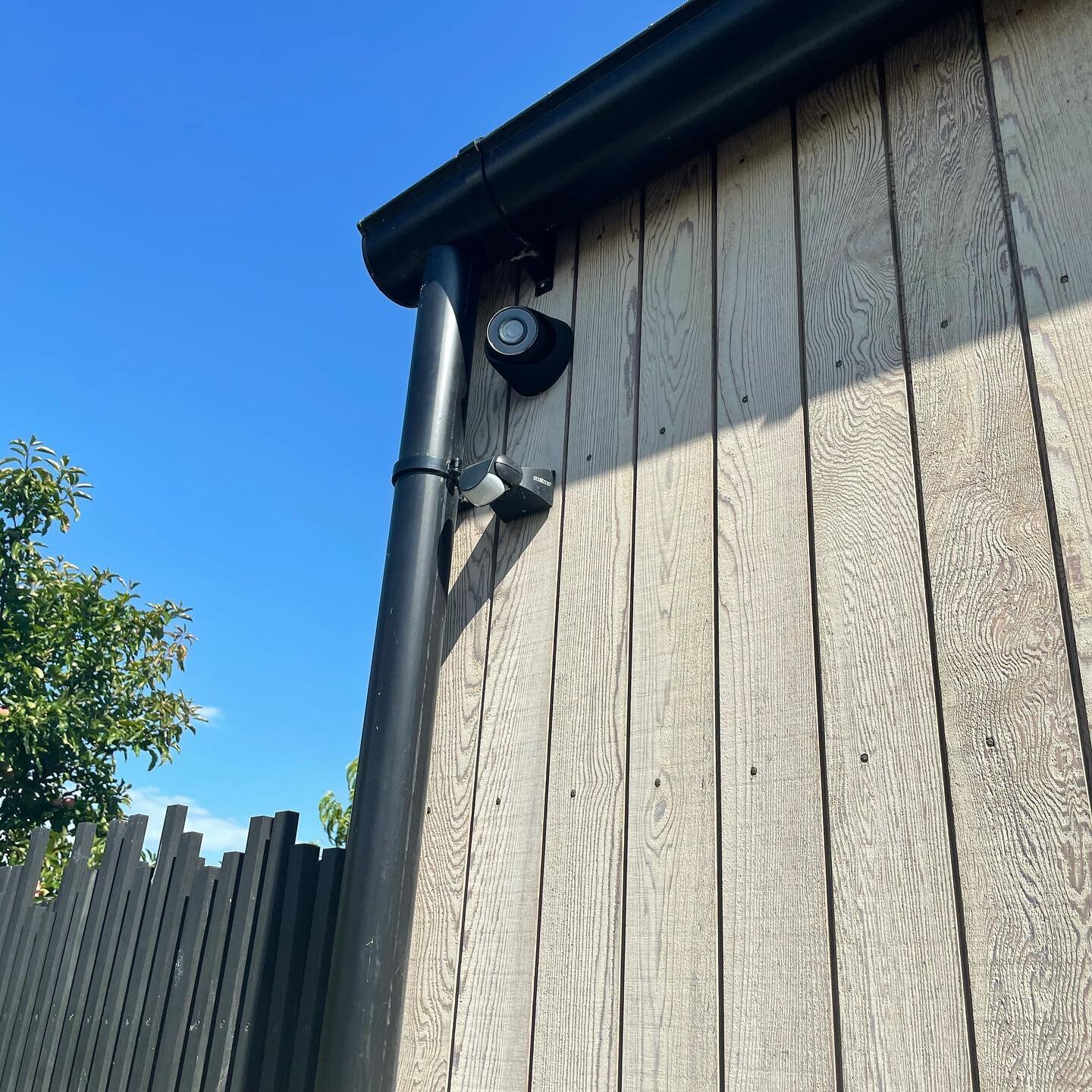 A pic of the custom matte-black security camera install this morning ⬛️🎥

Cheers to TV Solutions for mounting and painting them!