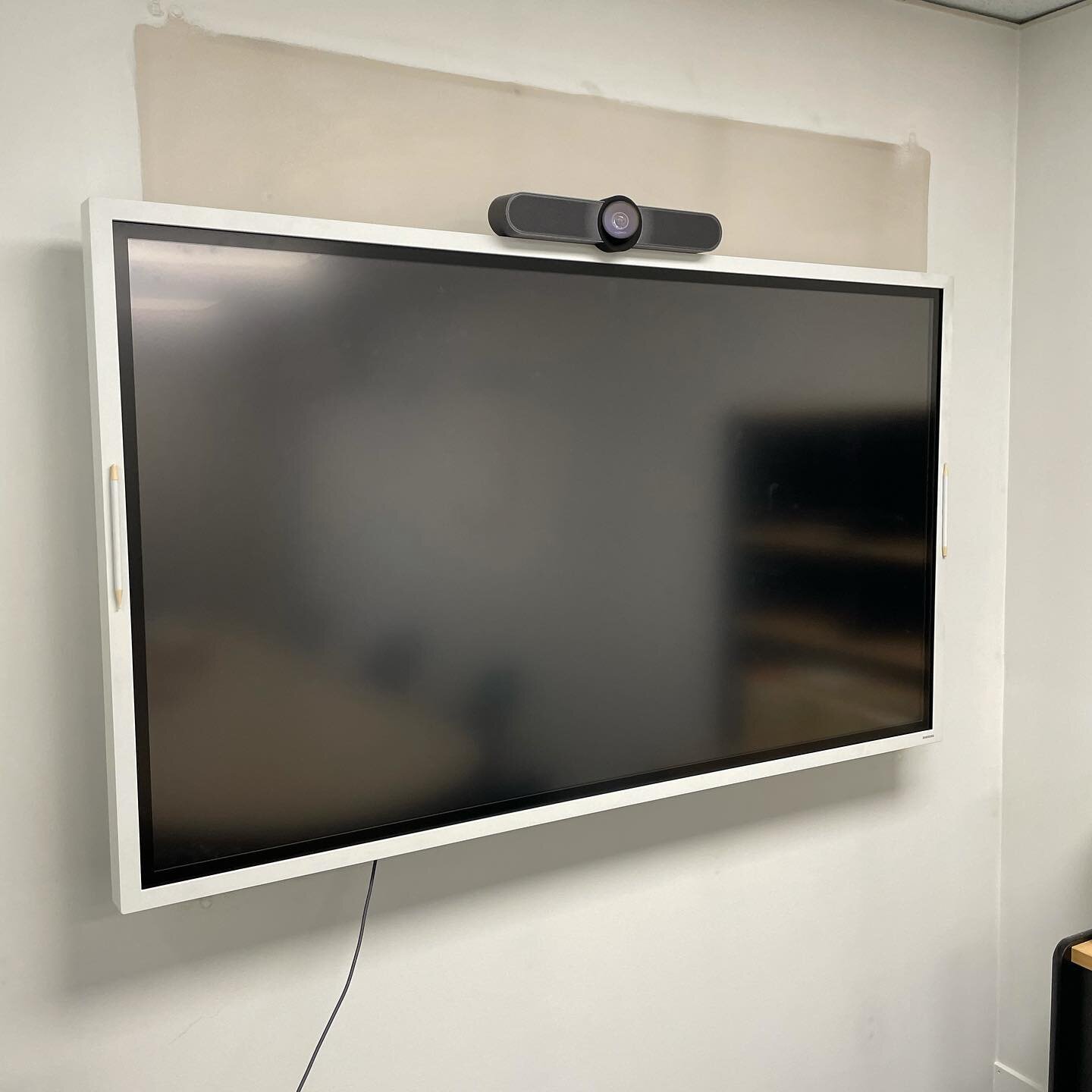 Conference room set up completed earlier today! 😎
This clever @samsung Flip TV connects wirelessly to a laptop &amp; can also be used as a whiteboard!
The @logitech MeetUp camera has a motorised lens and optical zoom so you can get the best view of 