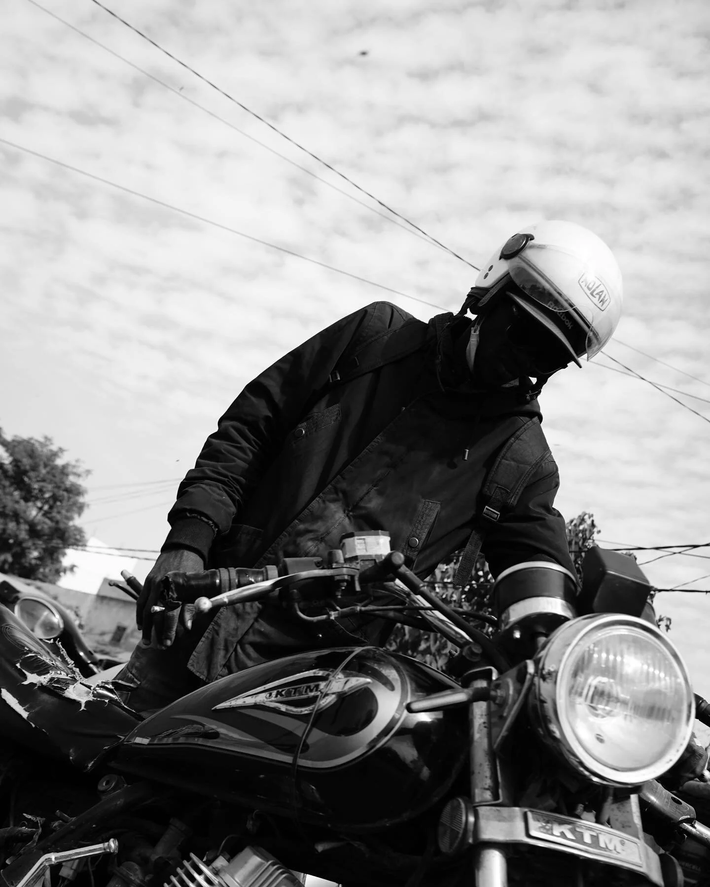 Dakar, 2021

&gt;Check my work on www.emmanuelallara.com
If you like it, you can support my photography work by sharing, or buying prints 😊
-

#streetphotographyinternational #streetphotographyinternational_bw @magnumphotos #wordpressphoto #spicolle
