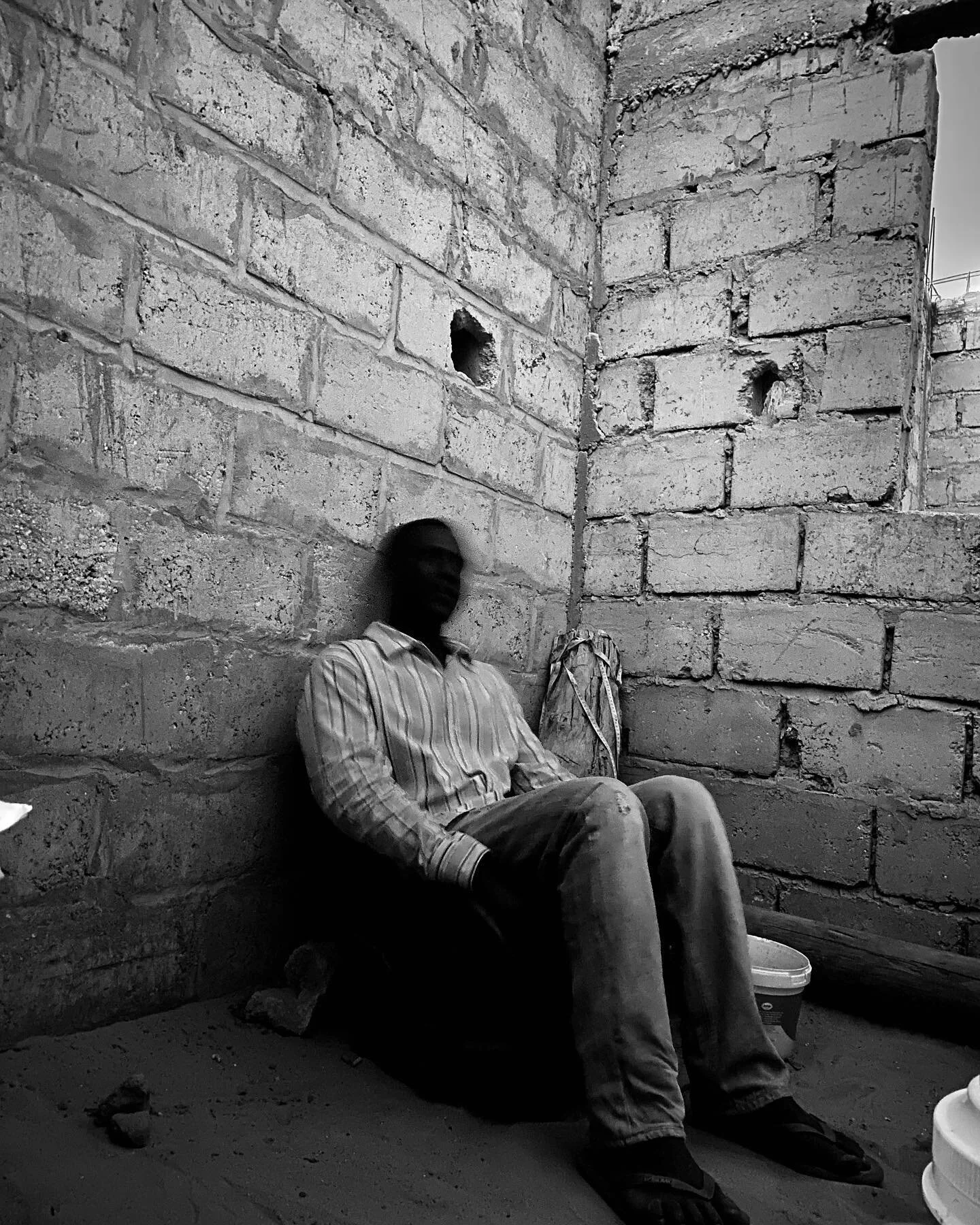 Dakar, 2020

&gt;Check my work on www.emmanuelallara.com
If you like it, you can support my photography work by sharing, or buying prints 😊
-

#streetphotographyinternational #streetphotographyinternational_bw @magnumphotos #wordpressphoto #spicolle