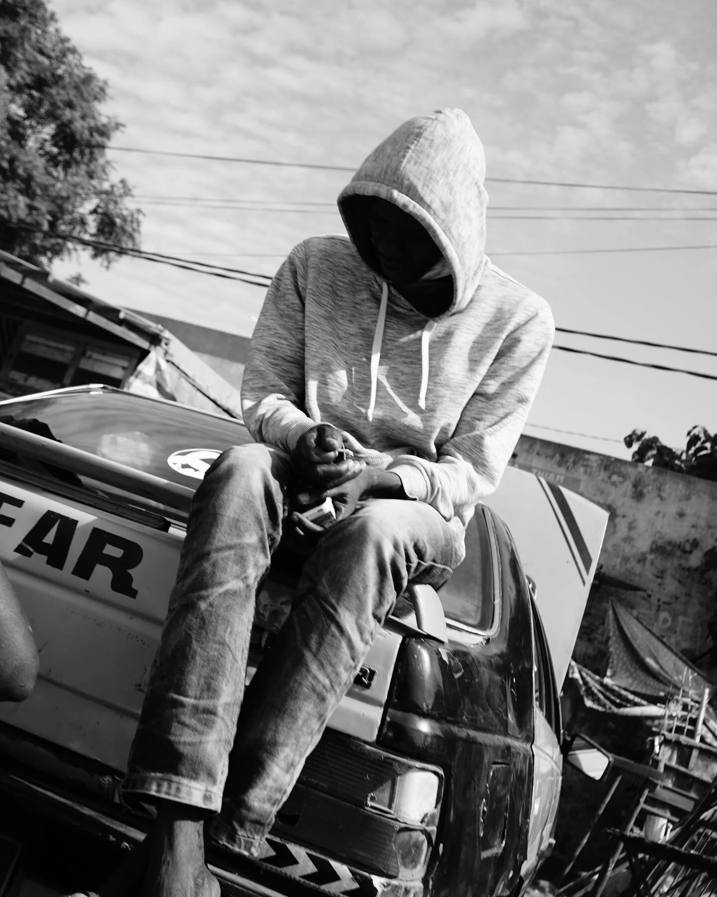 Gens sans t&ecirc;te. Dakar, 2021

&gt;Check my work on www.emmanuelallara.com
If you like it, you can support my photography work by sharing, or buying prints 😊
-

#streetphotographyinternational #streetphotographyinternational_bw @magnumphotos #wo