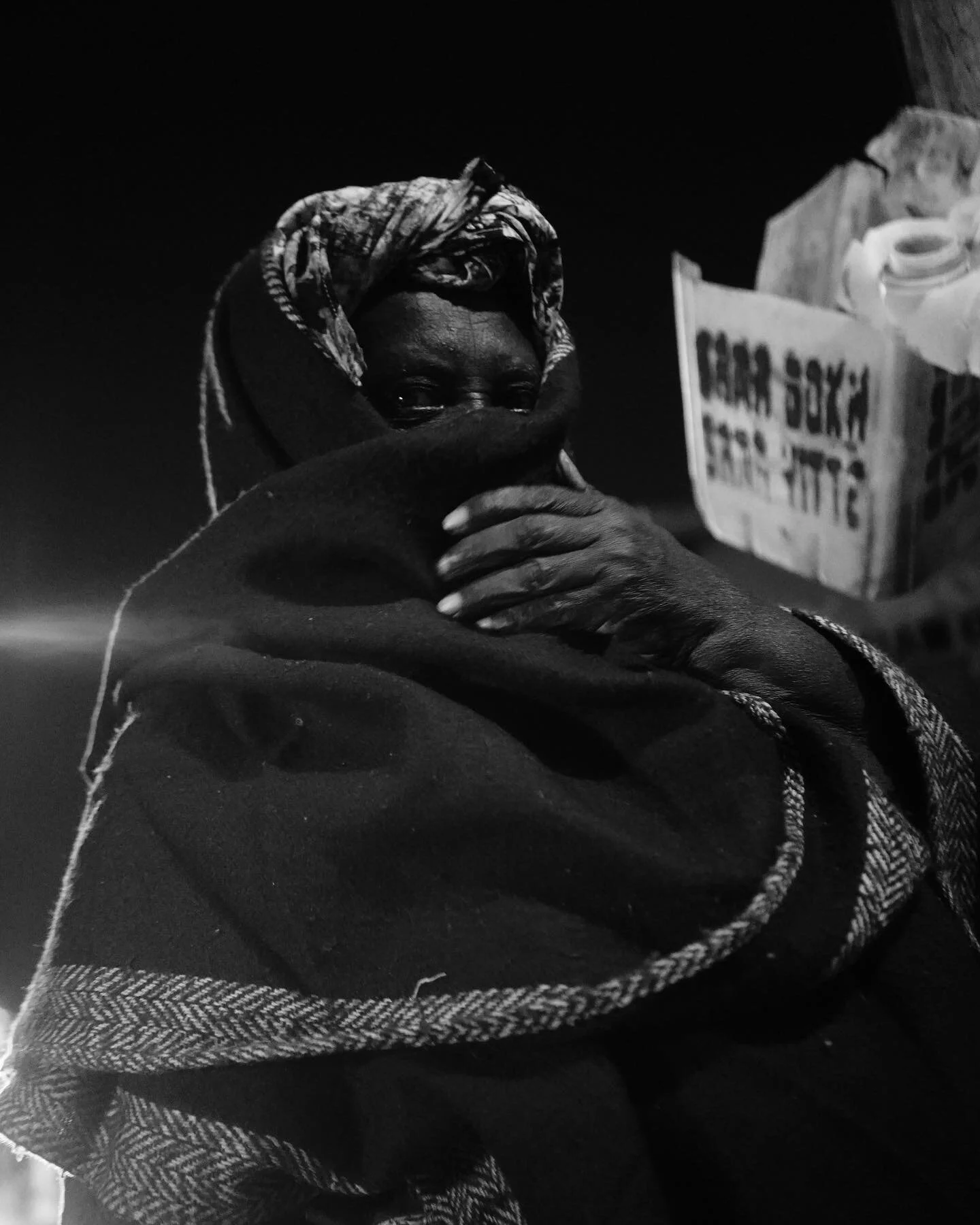 Gens sans t&ecirc;te.
Dakar, 2021
Nanny Cumba is cold in winter (20 degr&eacute;s Celsius) as she goes to grab dinner in the street 

&gt;Check my work on www.emmanuelallara.com
If you like it, you can support my photography work by sharing, or buyin