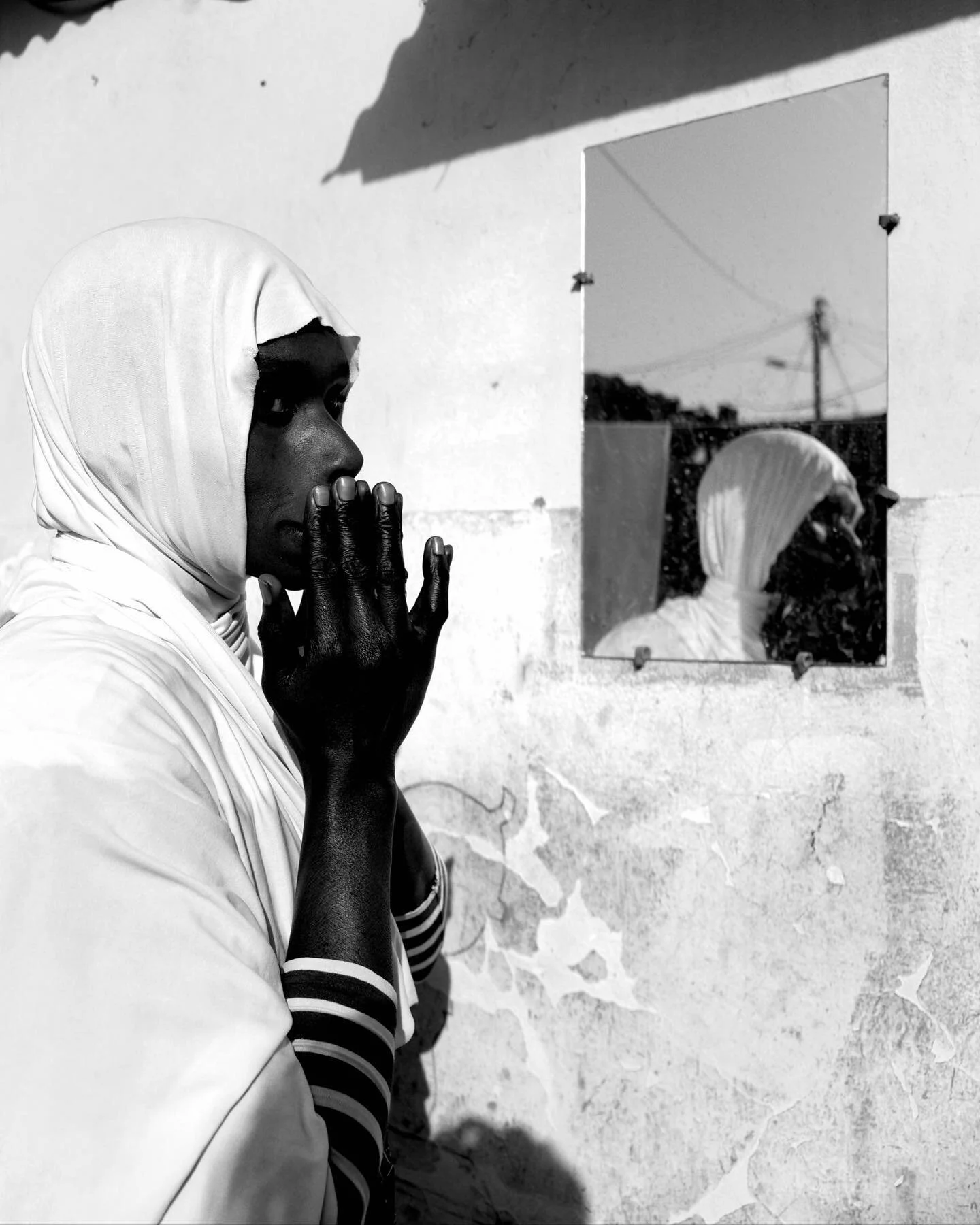 Gens sans t&ecirc;te.
Dakar, 2021

&gt;Check my work on www.emmanuelallara.com
If you like it, you can support my photography work by sharing, or buying prints 😊
-

#streetphotographyinternational #streetphotographyinternational_bw @magnumphotos #wo