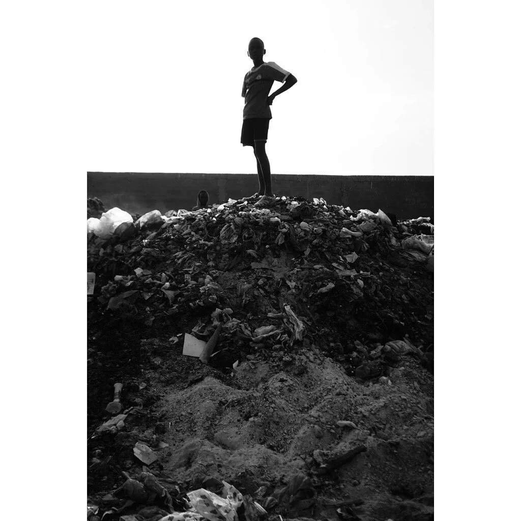 A walk to the beach. Boy on junk.
Dakar, 2021

&gt; Check my work on www.emmanuelallara.com

#streetphotographyinternational #streetphotographyinternational_bw @magnumphotos #wordpressphoto #spicollective #mystreet_bnw  #hcsc_street 
#bnw_planet_2020