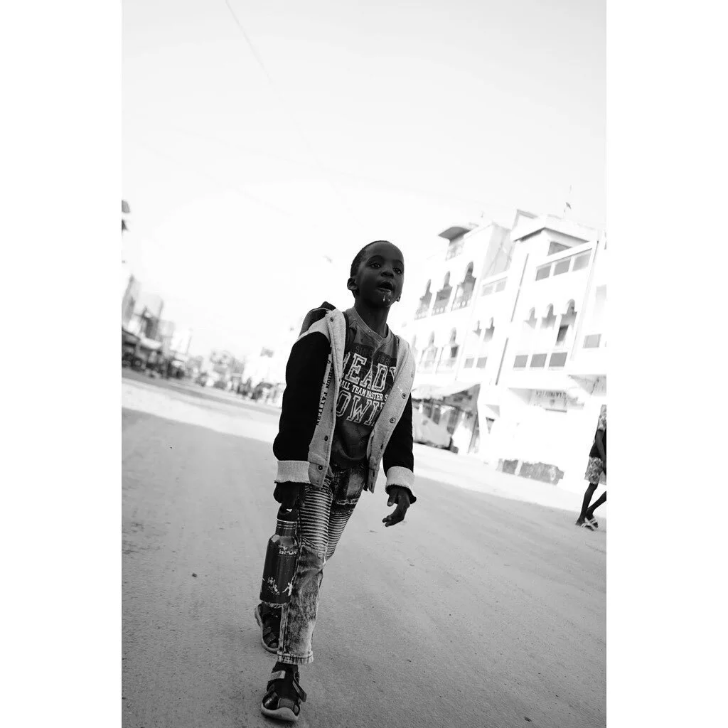 A walk to the beach. 
Dakar, 2021

&gt; Check my work on www.emmanuelallara.com
If you like it, you can support my photography work by sharing, or buying prints 😊
-

#streetphotographyinternational #streetphotographyinternational_bw @magnumphotos #w