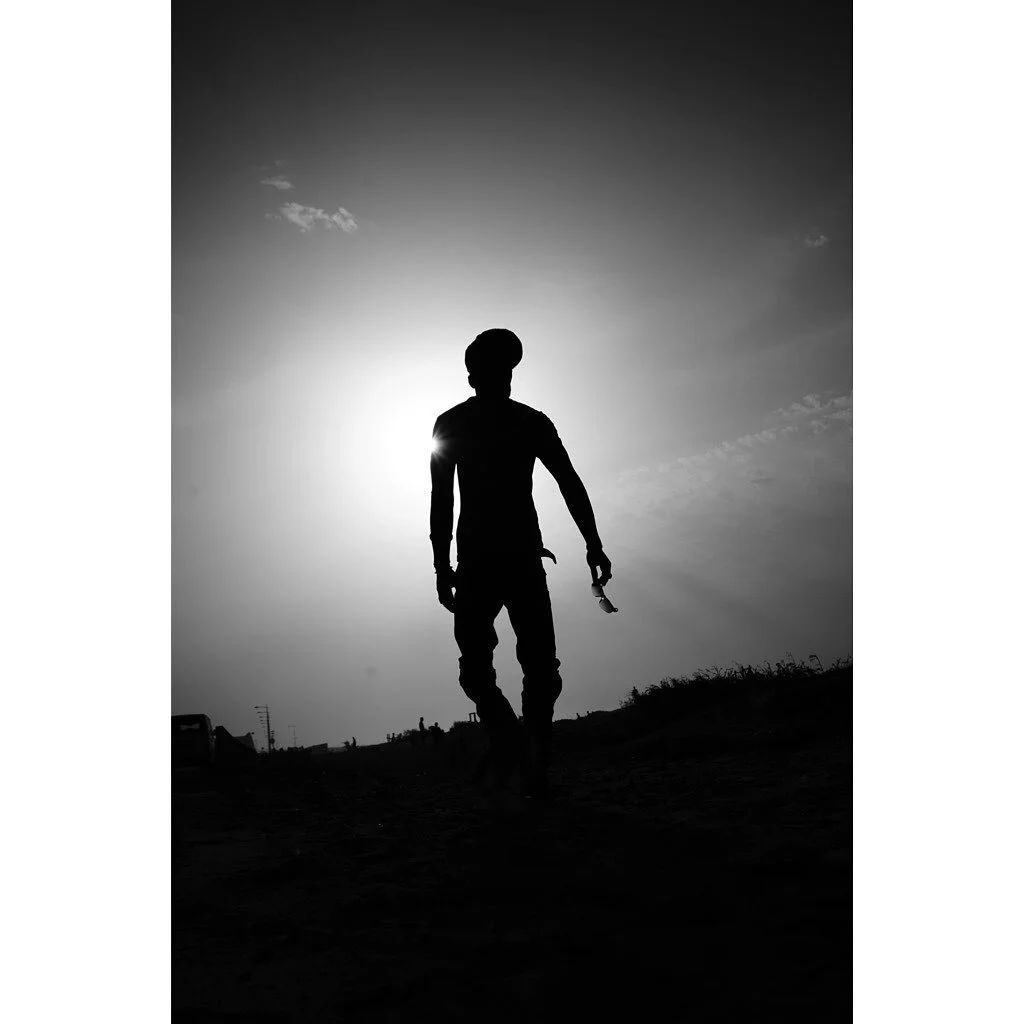 A walk to the beach.
Dakar, 2021

&gt; Check my work on www.emmanuelallara.com
If you like it, you can support my photography work by sharing, or buying prints 😊
-

#streetphotographyinternational #streetphotographyinternational_bw @magnumphotos #wo