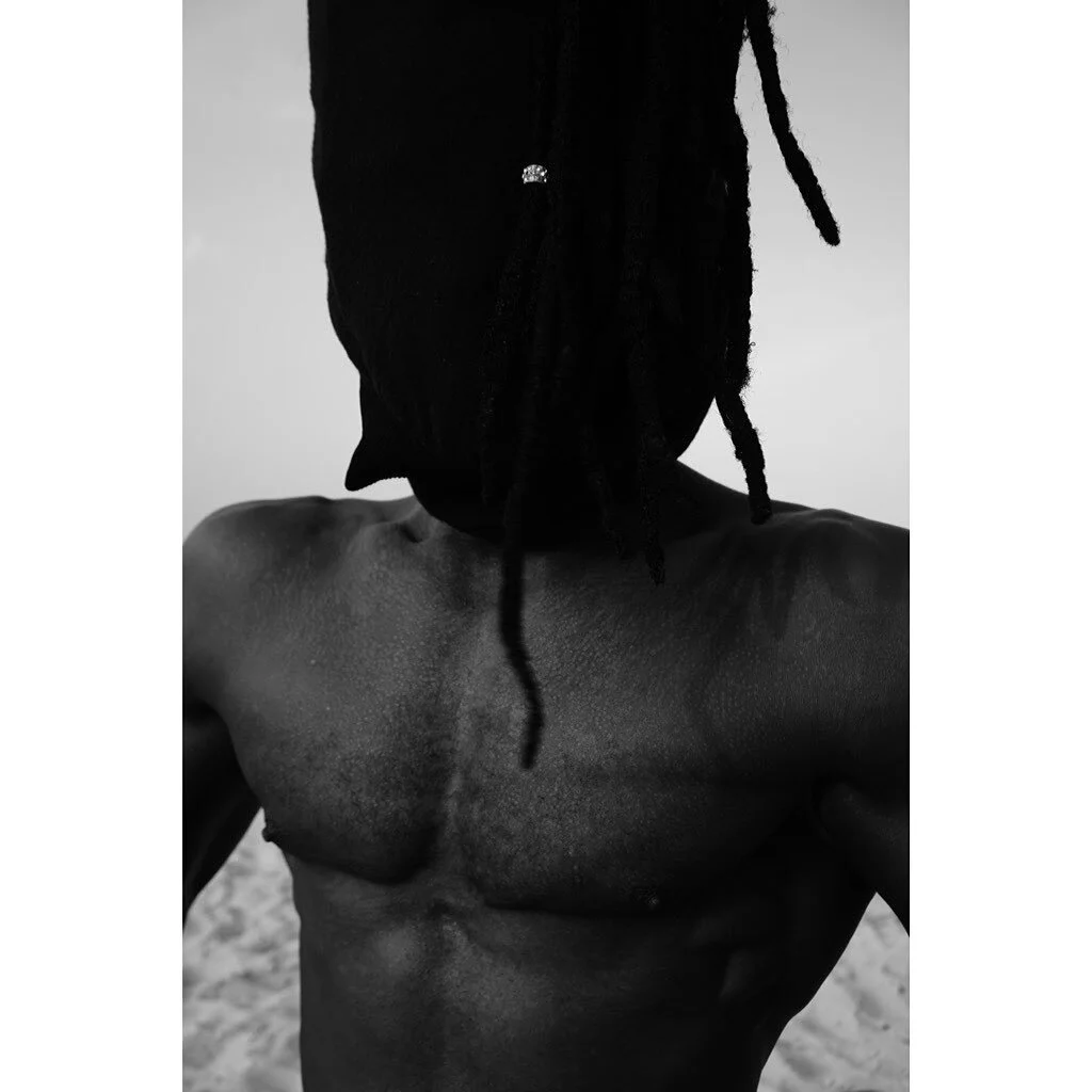 Gens sans t&ecirc;te. Assane.
Dakar, 2021

&gt; Check my work on www.emmanuelallara.com
If you like it, you can support my photography work by sharing, or buying prints 😊
-

#streetphotographyinternational #streetphotographyinternational_bw @magnump