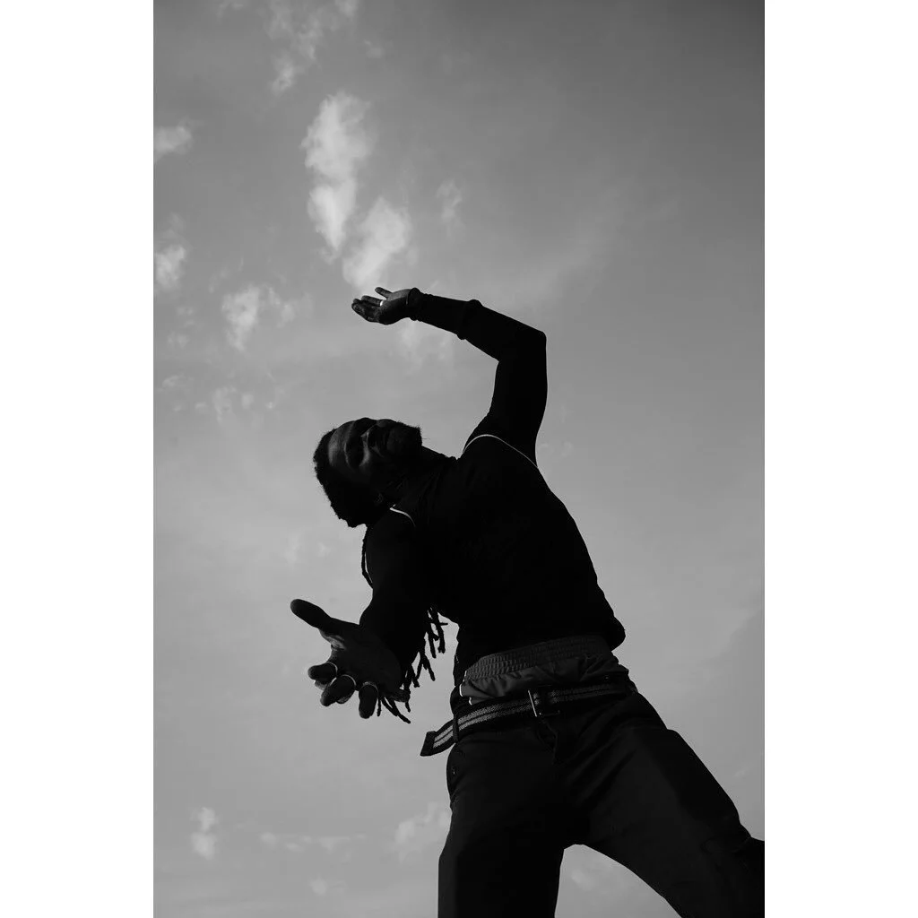 A walk to the beach.
Dakar, 2021

&gt; Check my work on www.emmanuelallara.com
If you like it, you can support my photography work by sharing, or buying prints 😊
-

#streetphotographyinternational #streetphotographyinternational_bw @magnumphotos #wo