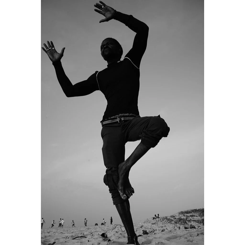Gens sans t&ecirc;te. Assane.
Dakar, 2021

&gt; Check my work on www.emmanuelallara.com
If you like it, you can support my photography work by sharing, or buying prints 😊
-

#streetphotographyinternational #streetphotographyinternational_bw @magnump