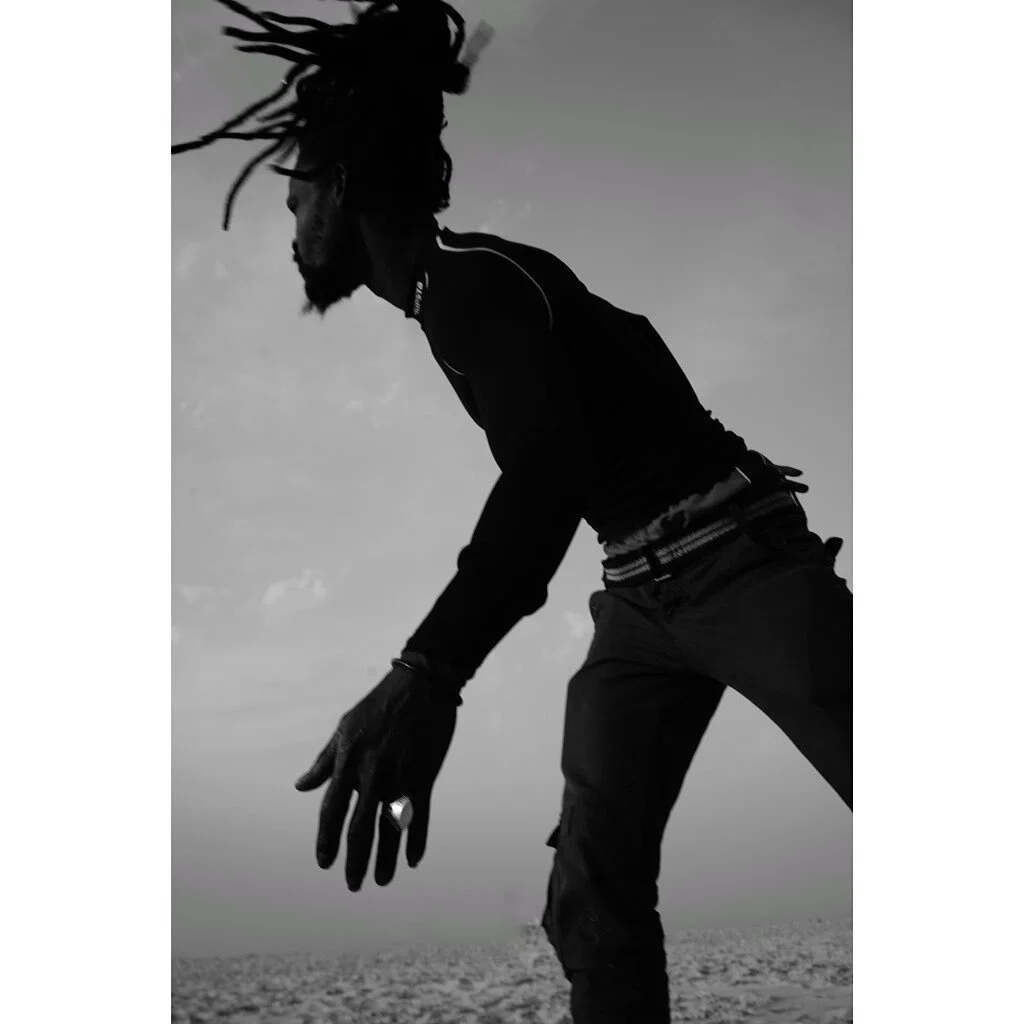 Gens sans t&ecirc;te. Assane.
Dakar, 2021

&gt; Check my work on www.emmanuelallara.com
If you like it, you can support my photography work by sharing, or buying prints 😊
-

#streetphotographyinternational #streetphotographyinternational_bw @magnump