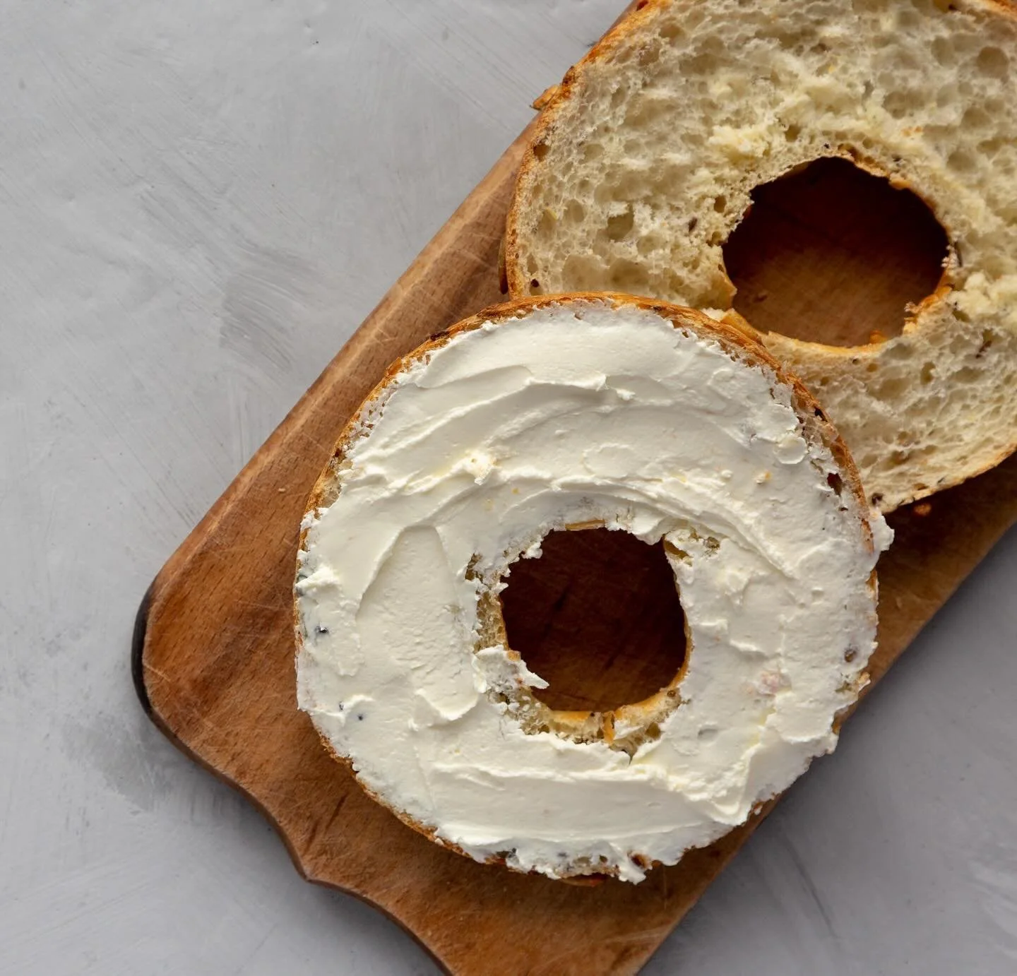 Bagel special Thursdays! Say hi to @salmeronobed and @pigfancy and try em out&mdash; with @housepartysnacks plant based cheese or jalape&ntilde;o artichoke cream or ricotta! $5.49 🥯