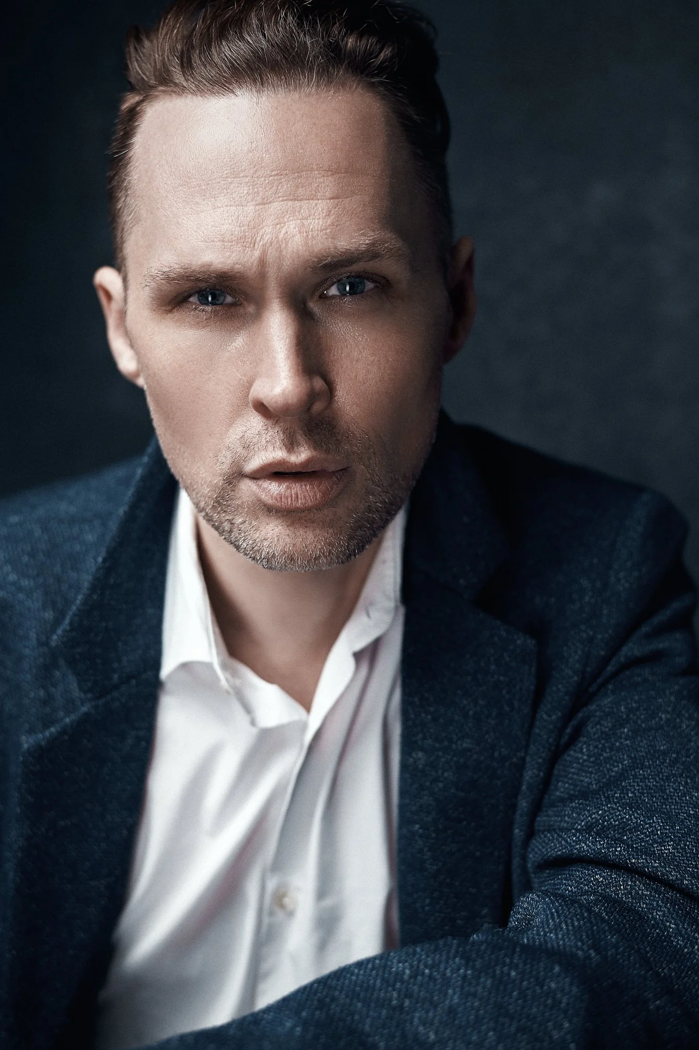 Vancouver Headshot Photographer, Vancouver Portrait Photographer, Vancouver Editorial Photographer, Vancouver Gallery Photographer, Vancouver Celebrity Photographer, Elinchrom