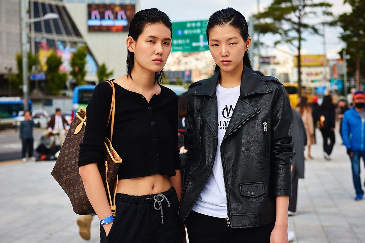 https___kr.hypebeast.com_files_2019_10_street-snaps-seoul-fashion-week-2020-spring-summer-part-2-17.jpg