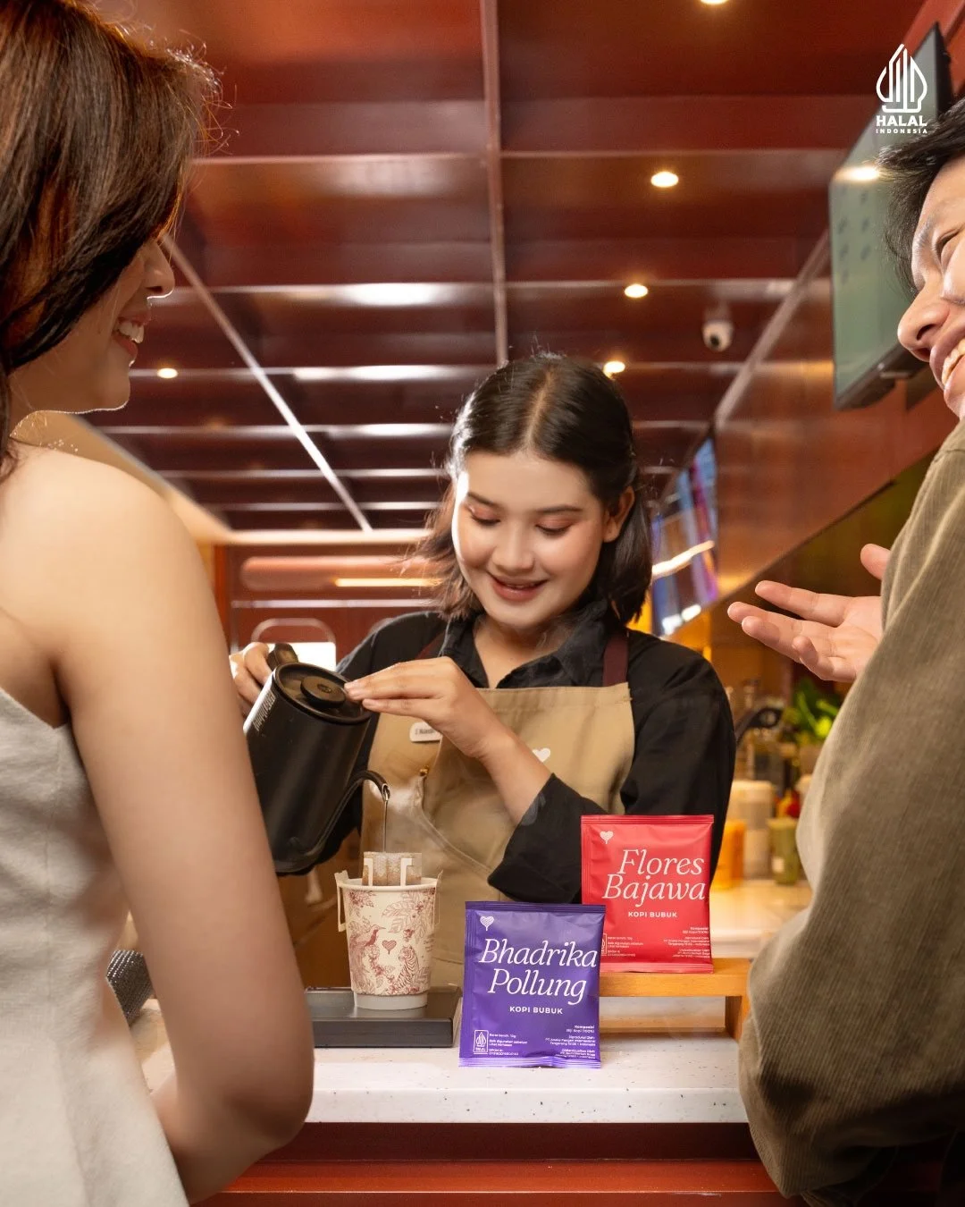 Bingung mau ngopi apa hari ini? Cobain Manual Brew di outlet yang bisa langsung diseduh sama Baperista ☕️

Tersedia dua pilihan Kenangan Drip Bag dengan cita rasa autentik yang khas di setiap tegukan: Bhadrika Pollung dan Flores Bajawa.

Silakan tany
