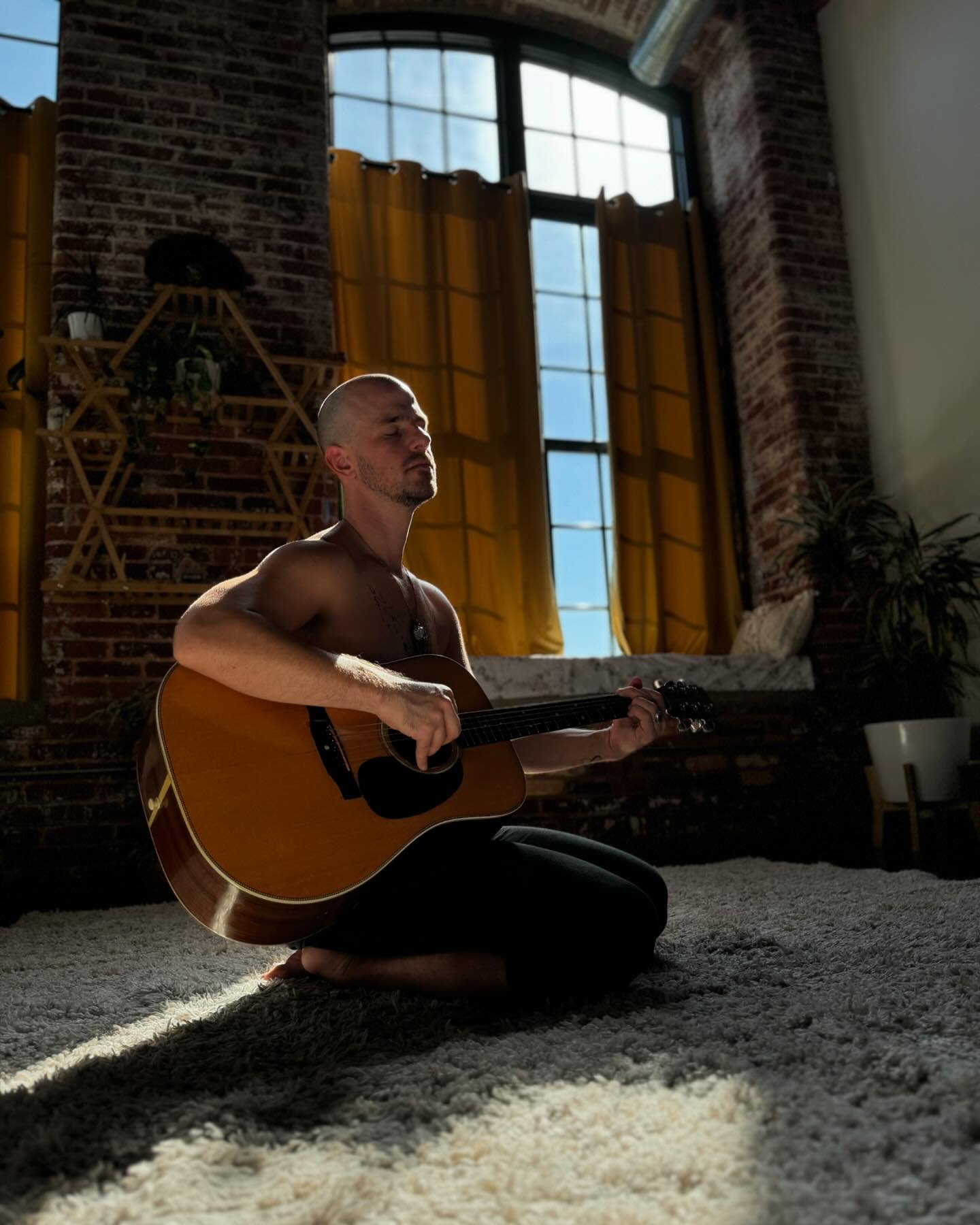 slow down, be still, and listen:
you are beautiful.
you are worthy of love. 
🌊🎶🌈