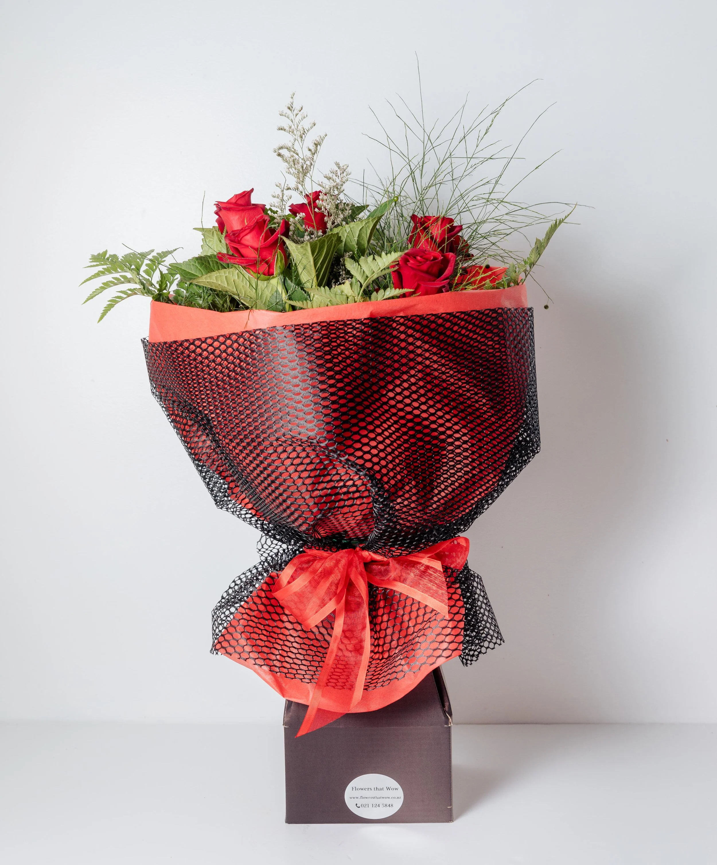 6 Premium long  Stemmed Red Roses