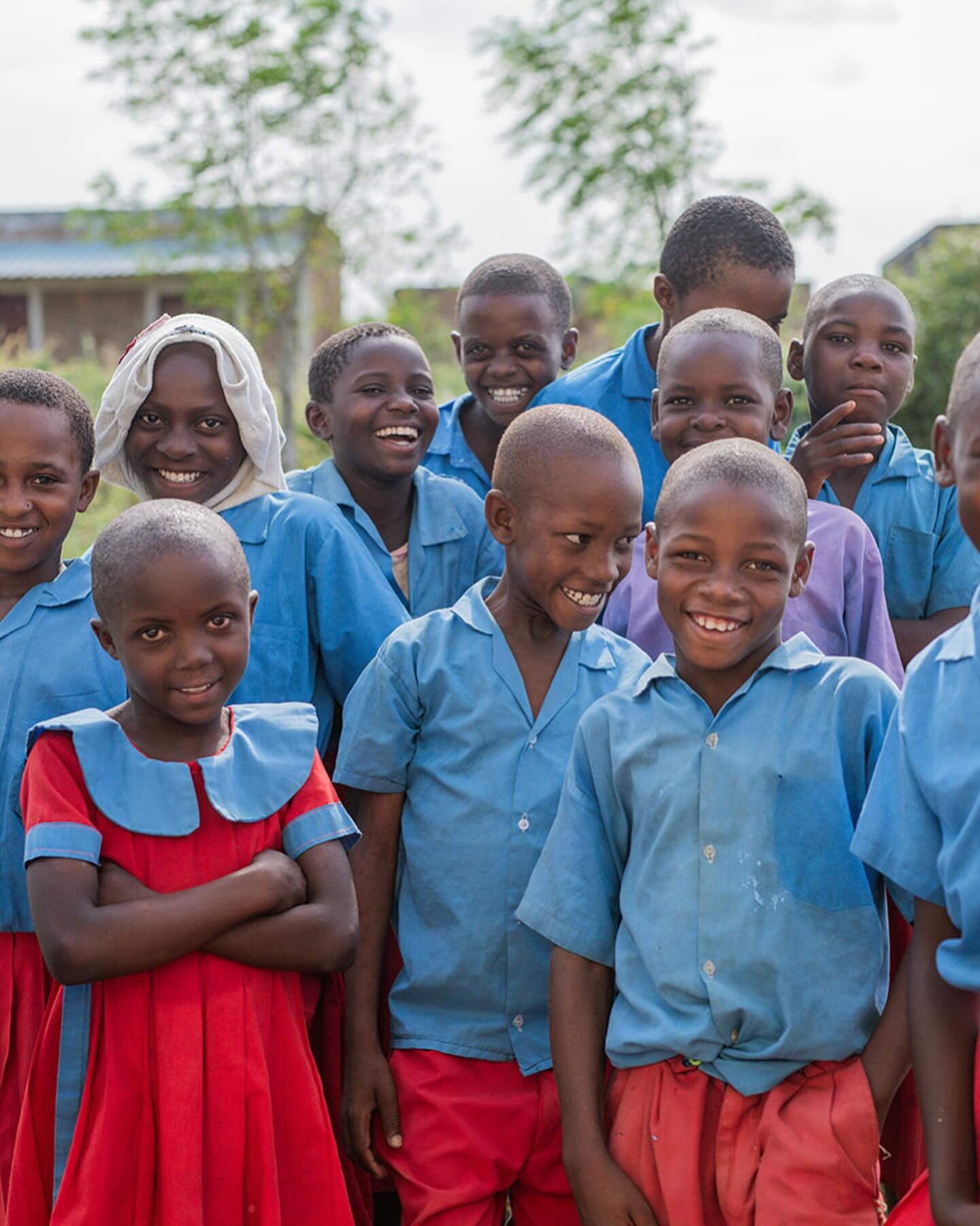 The students of Bahakwenu Elementary were able to enjoy an amazing afternoon painting their school because of the generous donation to Kenya Keys from @frogtape. What an amazing experience it was to see them using their creative to beautify their sch