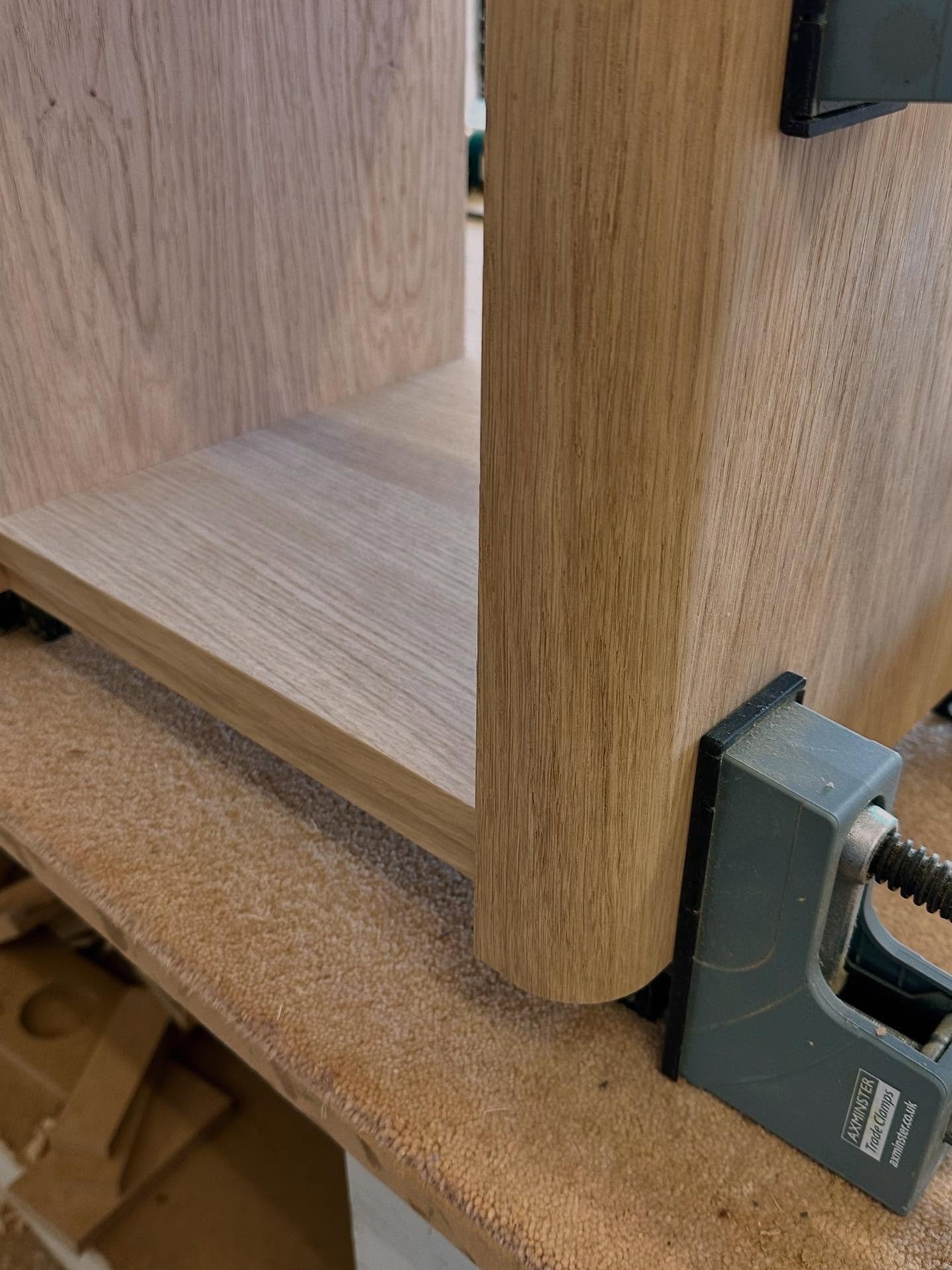 Lovely bit of curved work on these bedside cabinets. #bespokeinteriors #bedroomdesign #bedroomdecor #bedsidetable #friday