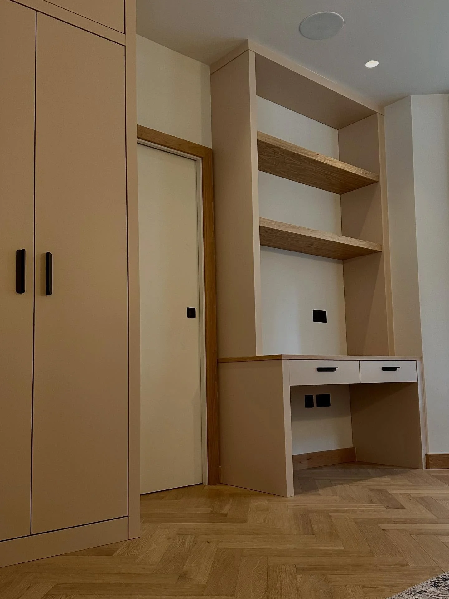 It&rsquo;s been a busy few weeks in the workshop and on site but I am so glad to have completed our project in Highgate this afternoon. And what a project it has been. 😍 @studio.163 #highgate #highgatehill #homeofficedecor #homeofficeideas #homeoffi