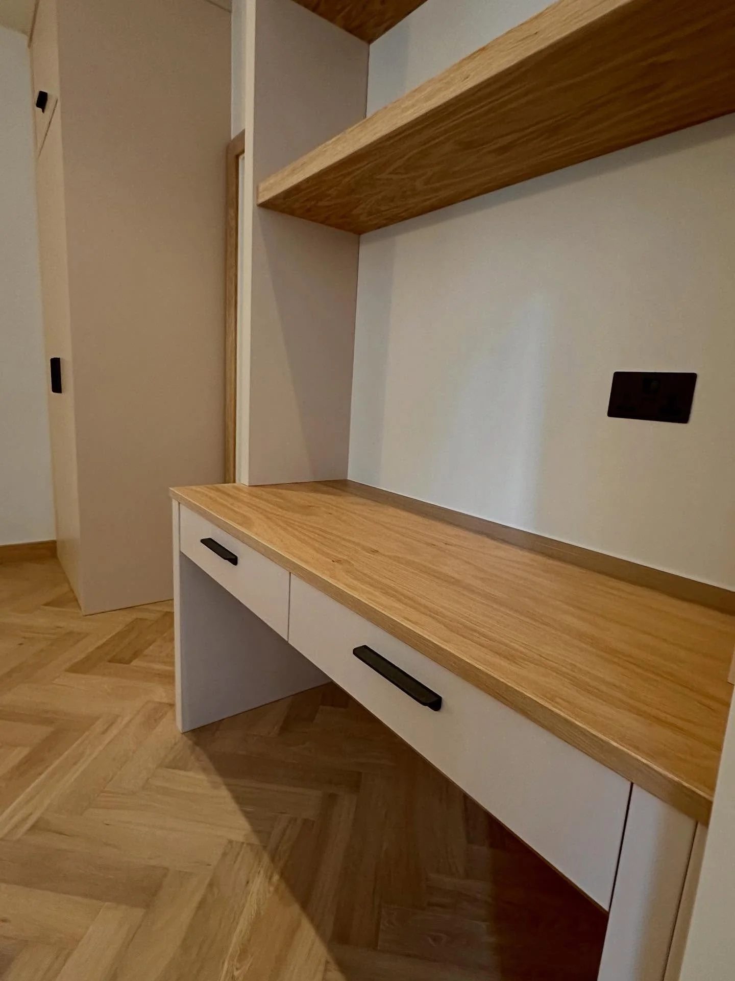 This home office project has been amazing to be part of. European oak with @farrowandball Setting Plaster. @studio.163 #homeofficeideas #homeofficedecor #bespokeinteriors #interior #interiordecor #interiorsofinstagram #londonblogger #londonlifestyle 