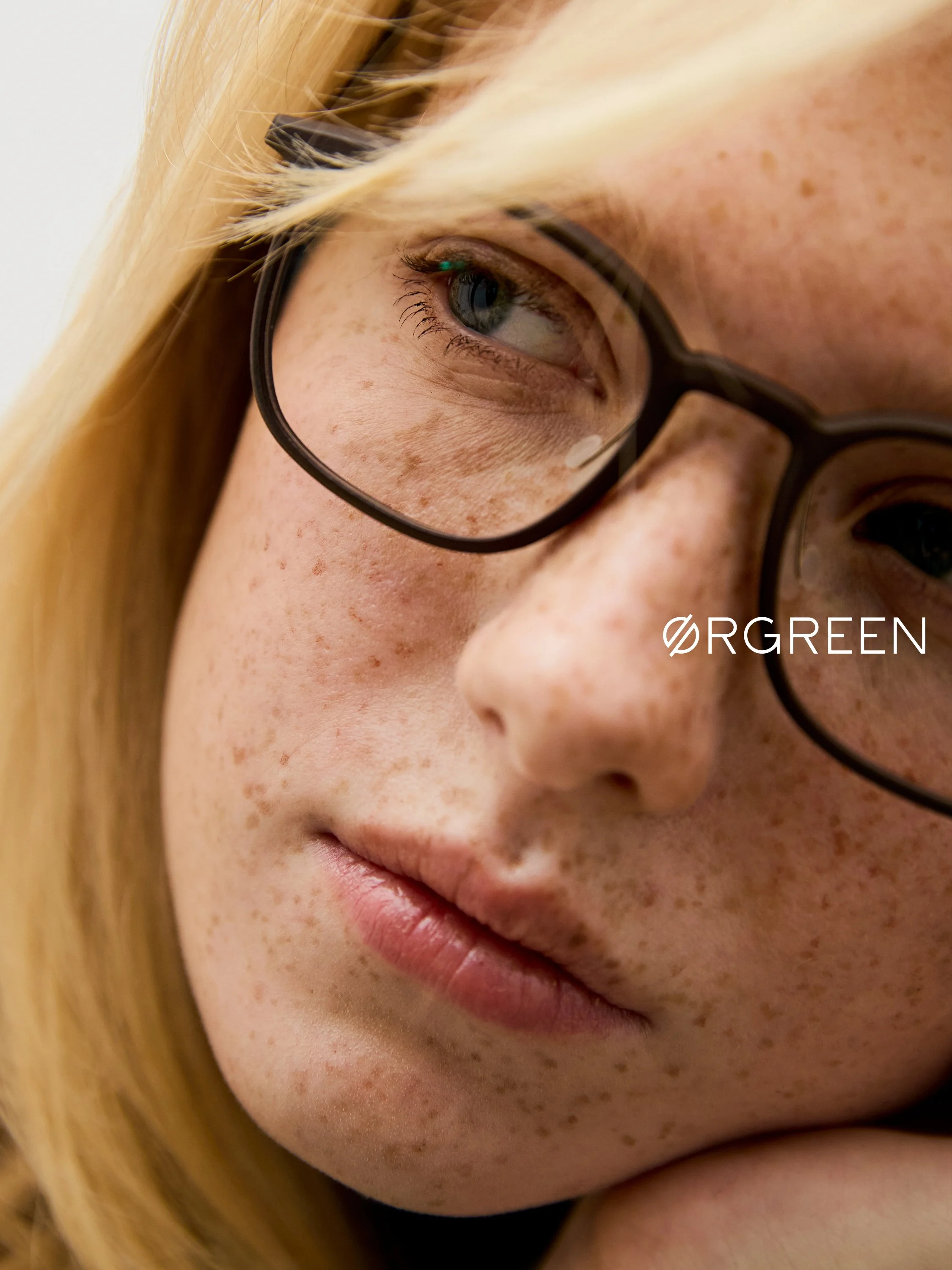 Afra wears Quantum High - Global Fit Stomp in 9244 &lsquo;Walnut / Mat Light Gold&rsquo;.

https://www.orgreenkbh.com/