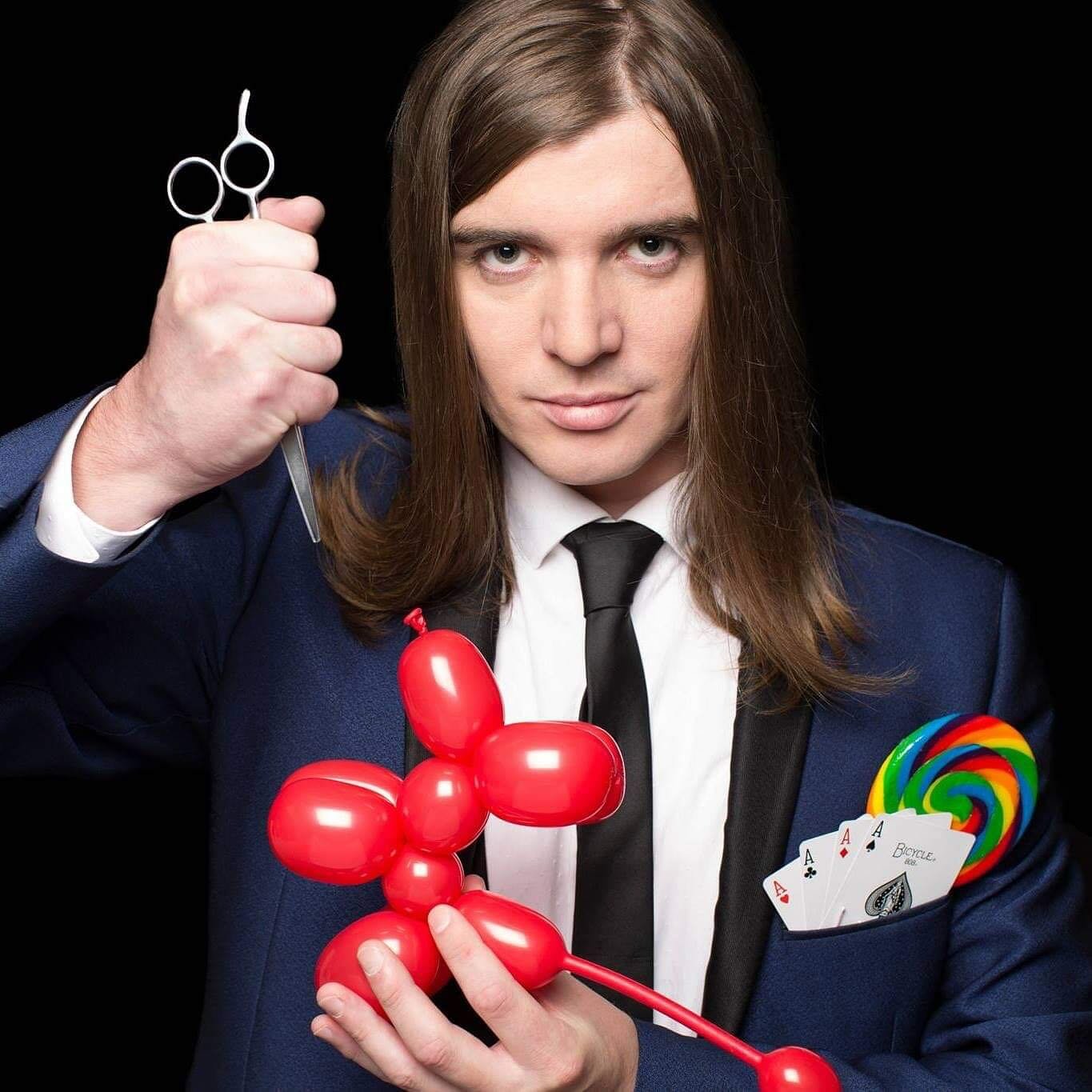 PARTY IN THE PUB 2025! Introducing Samuel Hogarth, widely known as &ldquo;The People&rsquo;s Magician&rdquo; and by his insta handle @londonstreetmagic , is a celebrated UK entertainer renowned for his captivating fusion of magic and comedy. His jour