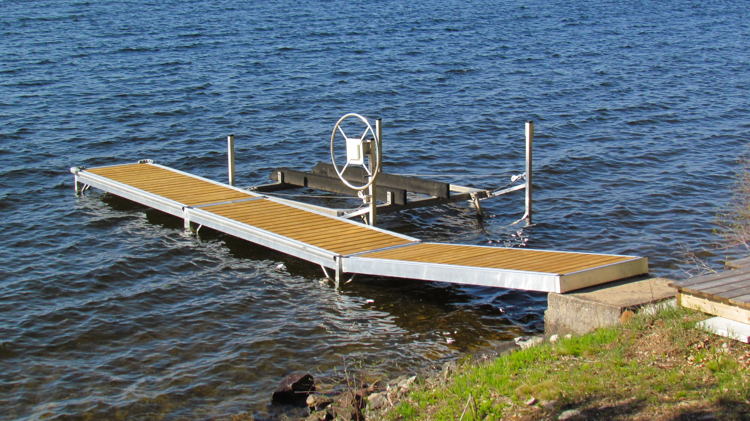 Interco - Cantilever lift and pipe dock .JPG