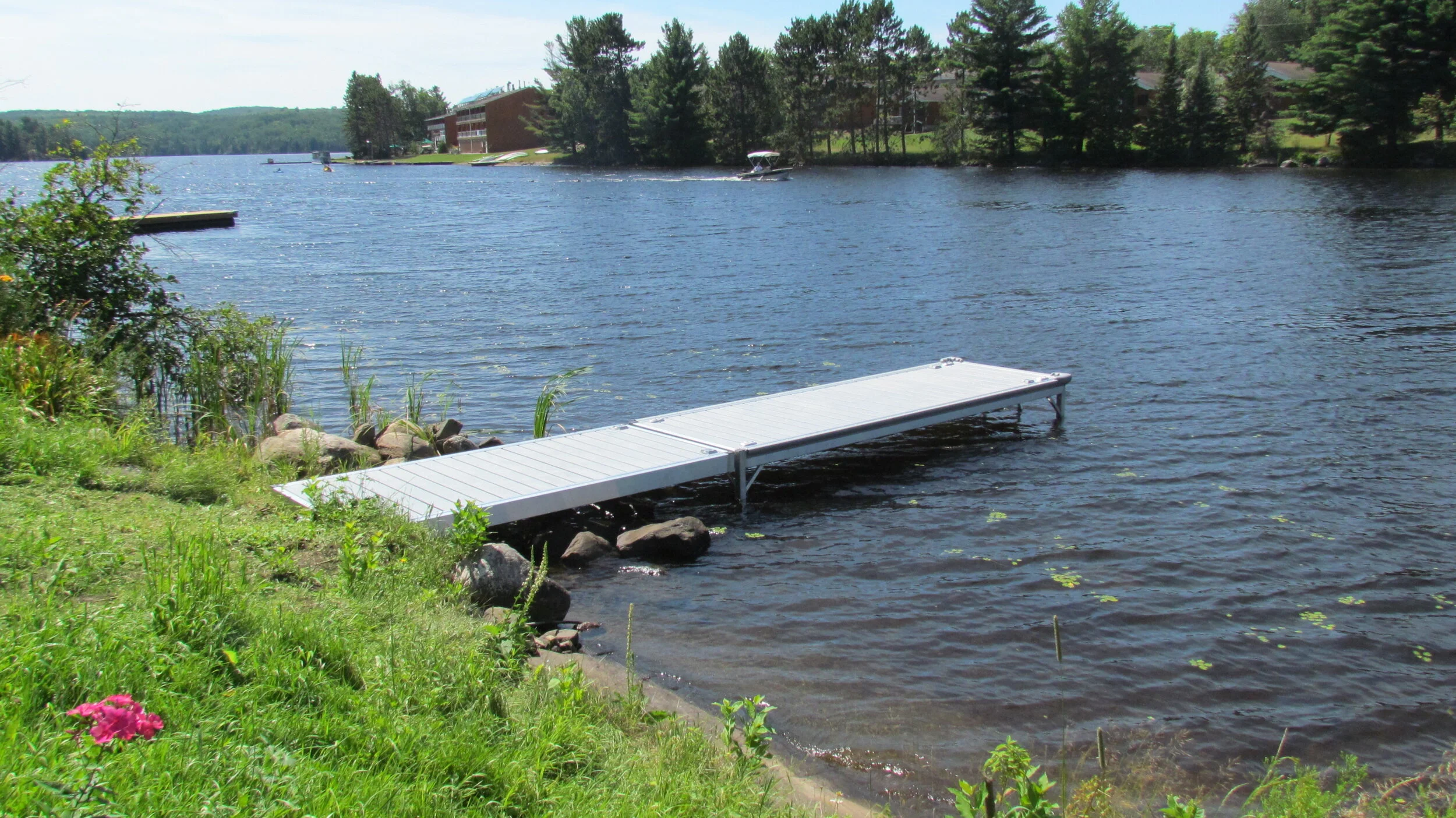 Interco dock - pvc decking 2.JPG