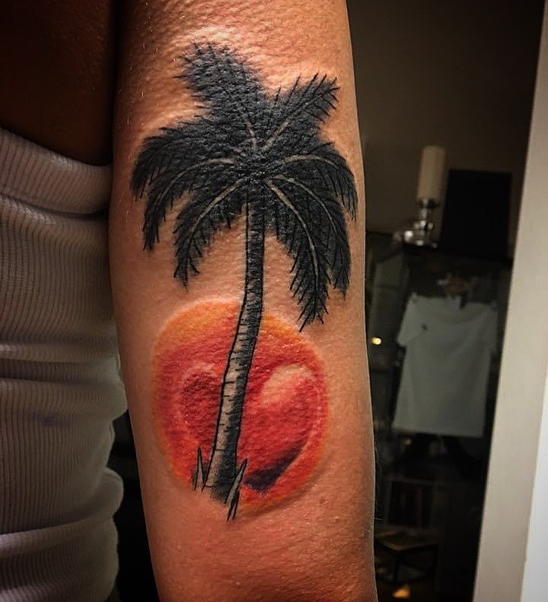 Aloha, snart sommer! Er du klar?
Pm eller 46770800 for spm&aring;l/booking

#bl&aelig;kkkcompagniet #traditional #tradtattoo #traditional_tattoo #boldwillhold #tattoosleeve #inked #tattoo #tattoos #tatuaje  #tatuajes #ink #inked #inklovers #inkaddict