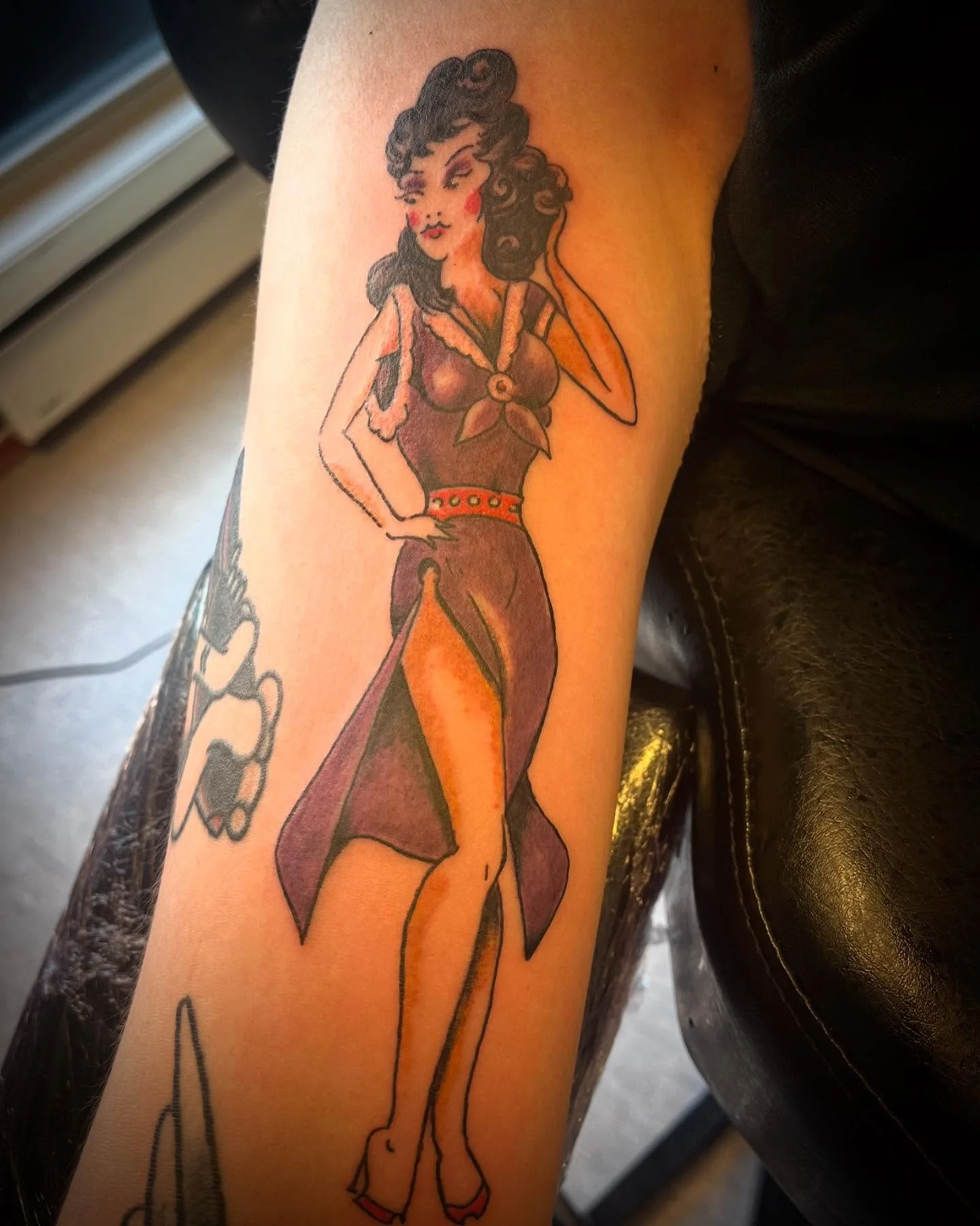Sailor Jerry pin up, takk @marcus.molstad 

For booking, DM eller 46770800

#bl&aelig;kkcompagniet #hamar #norway #tatovering #tattoo #tattooed #tattoos  #ink  #insta #instagram  #love #blackwork #tattoogirl #sailorjerrytattoo #artist #art #tattooart