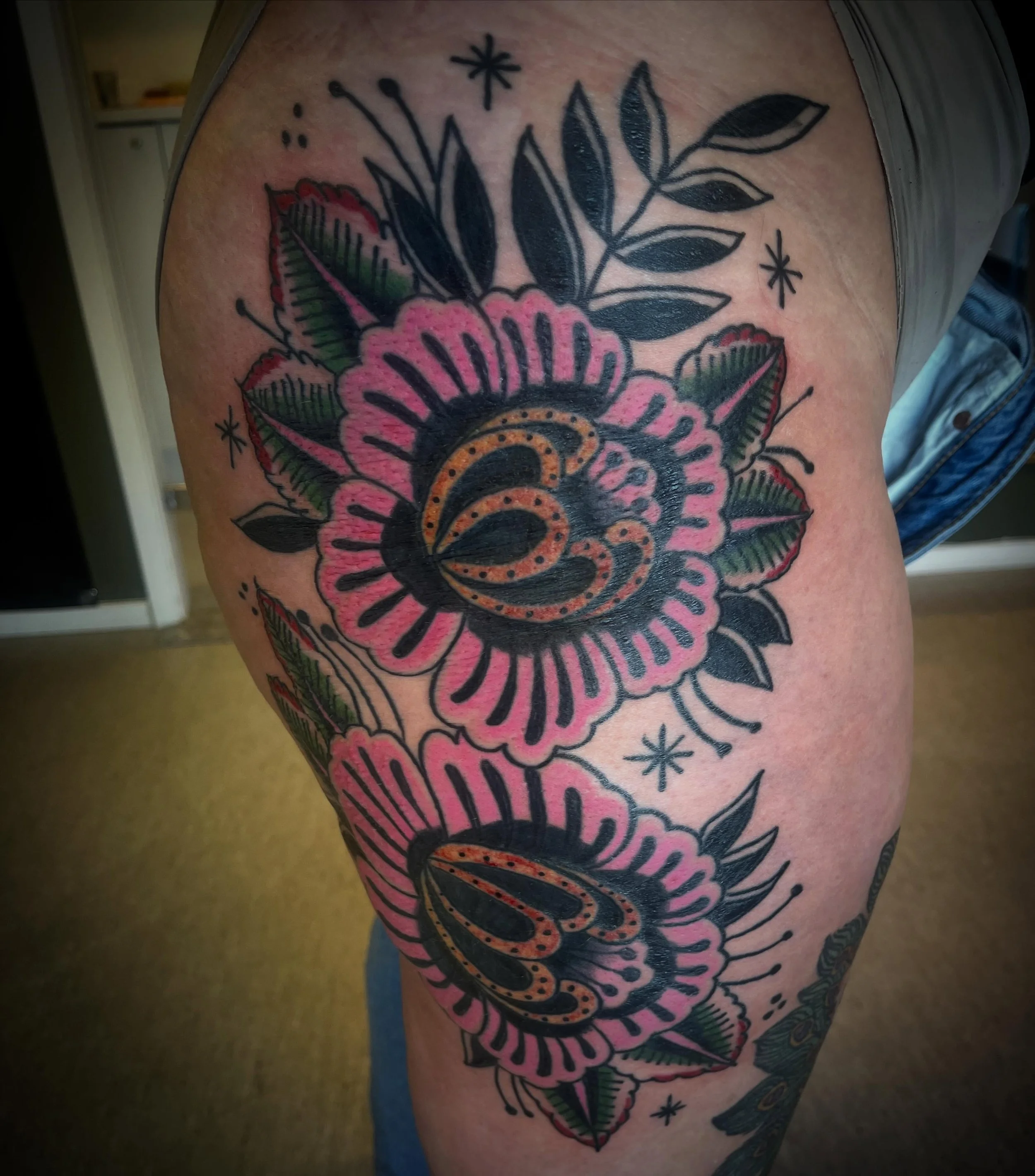 Trad.American flovers. Dare to be different!
A few openings in May still, DM or 98866120 for info/bookings!
 
#traditionalamericantattoo #flowertattoo #tattoo #inked #norwegiantattooers