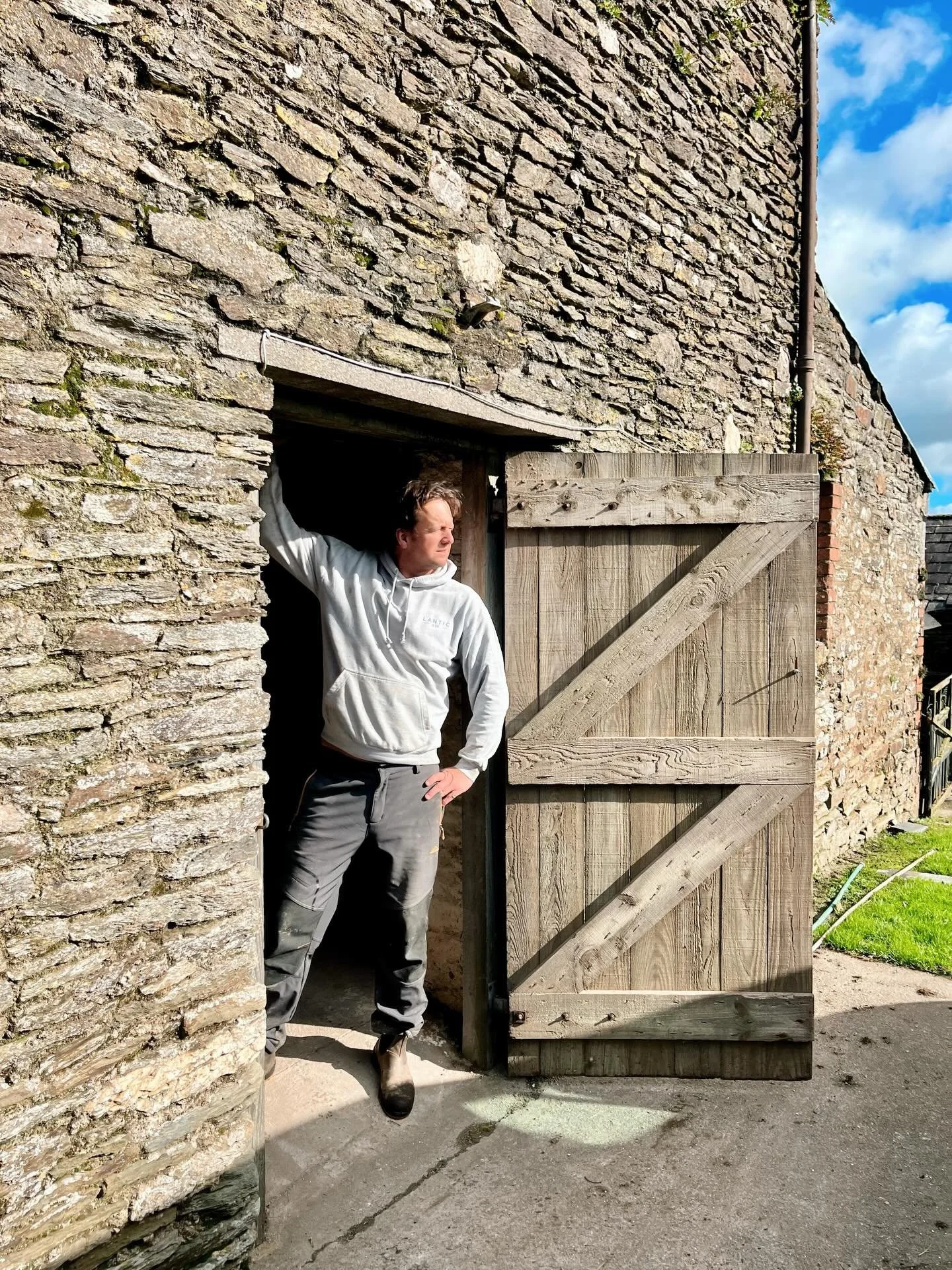 It&rsquo;s been a long wet winter. Even by Cornish standards. 

Yesterday felt like spring is here. Blue skies, gorse and daffodils turning everything yellow. Arki watching lambs on our next door field. 🐑☀️