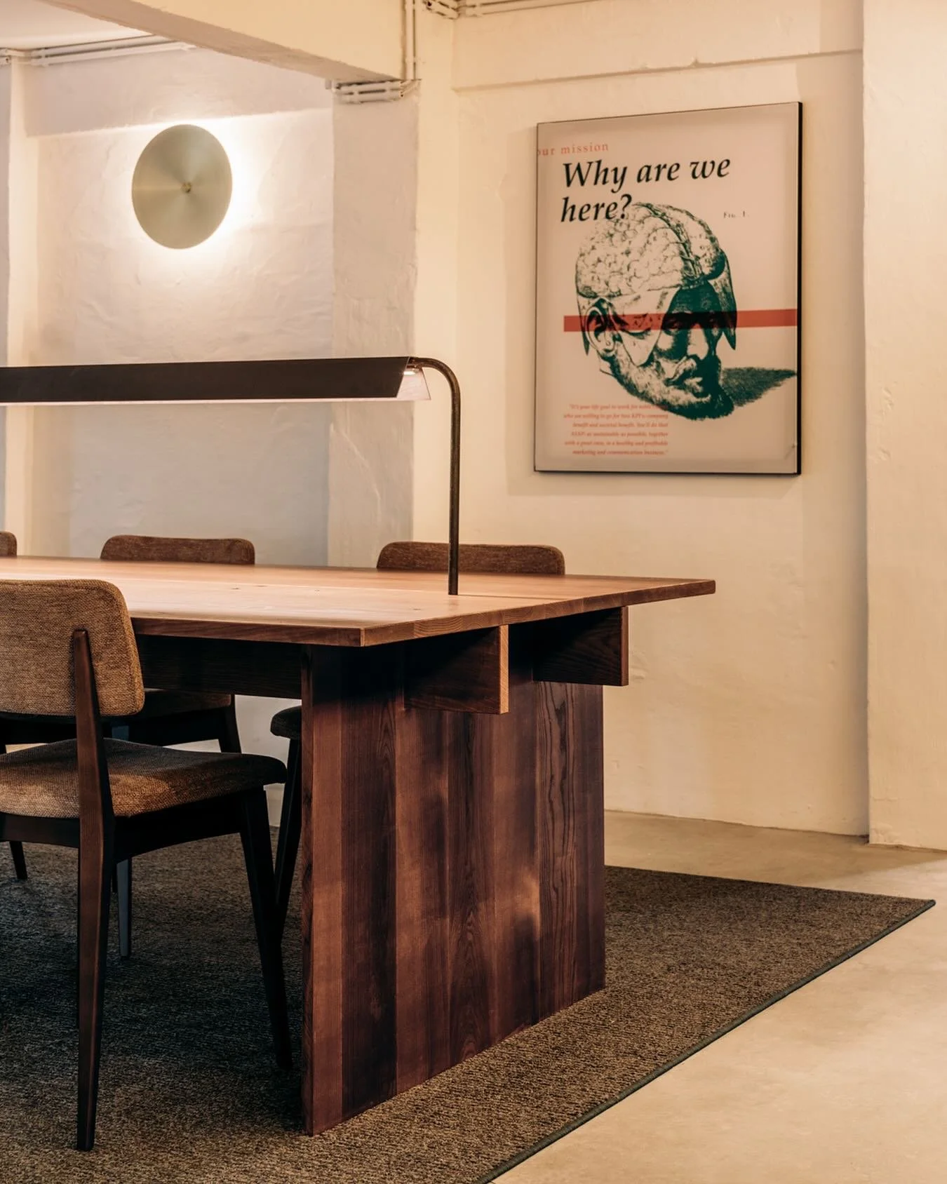 Not-so-standard office voor @bridgeneers in de Remytoren. Nieuwe ingrepen in het industri&euml;le kader cre&euml;ren flexibele break-out zones en plekken voor overleg en ontmoeting.

Library tafel: @woti_be 
Foto: @hanneloreveelaert 

#interieurarchi