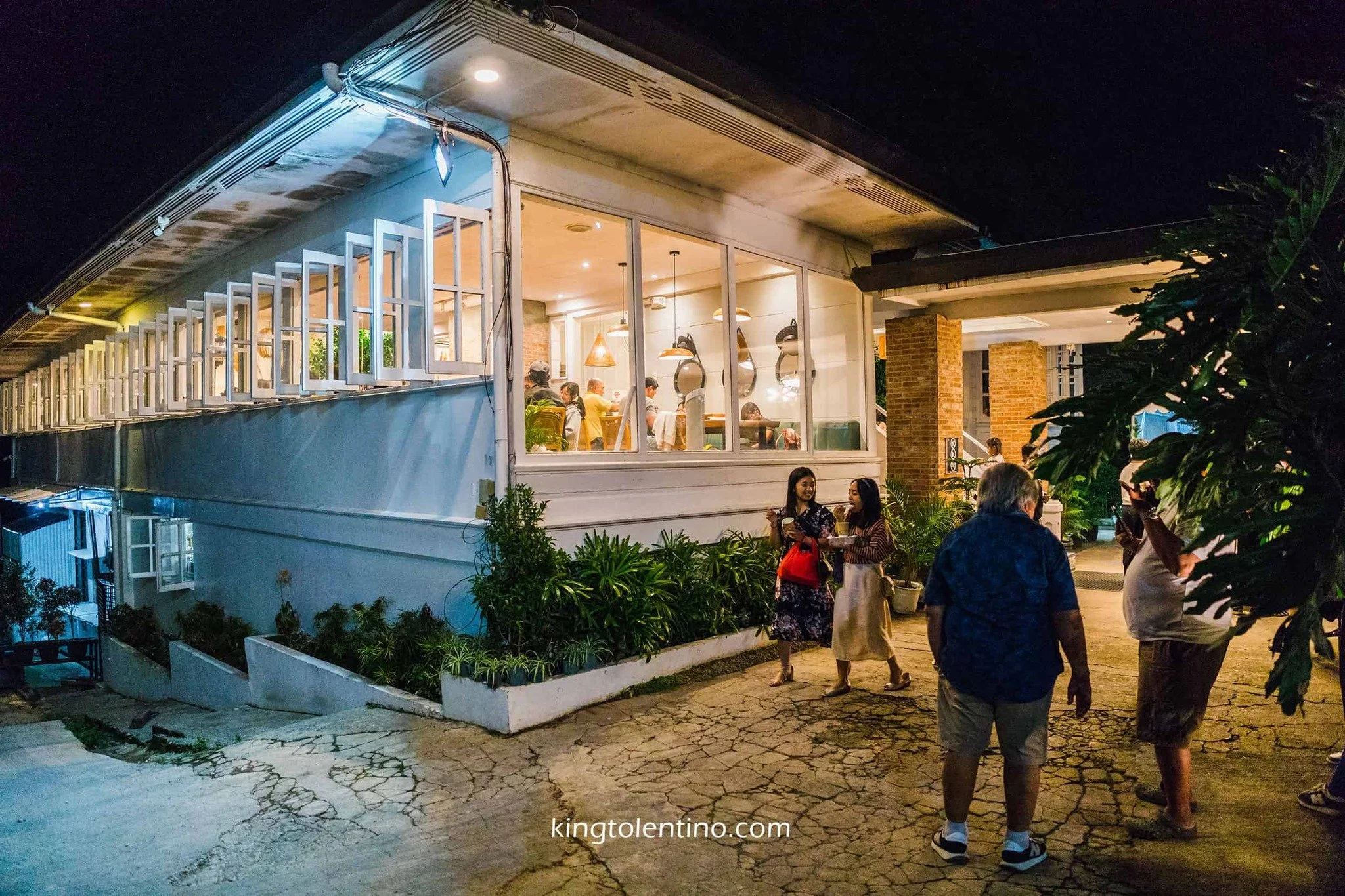 Popular Restaurant in Baguio City
https://www.kingtolentino.com/blog/grumpy-joe
#TravelWithKingTolentino #KingTolentinoExplores #KingTolentinoTravels #FoodieAdventures #TaraKaenSeries #Baguio