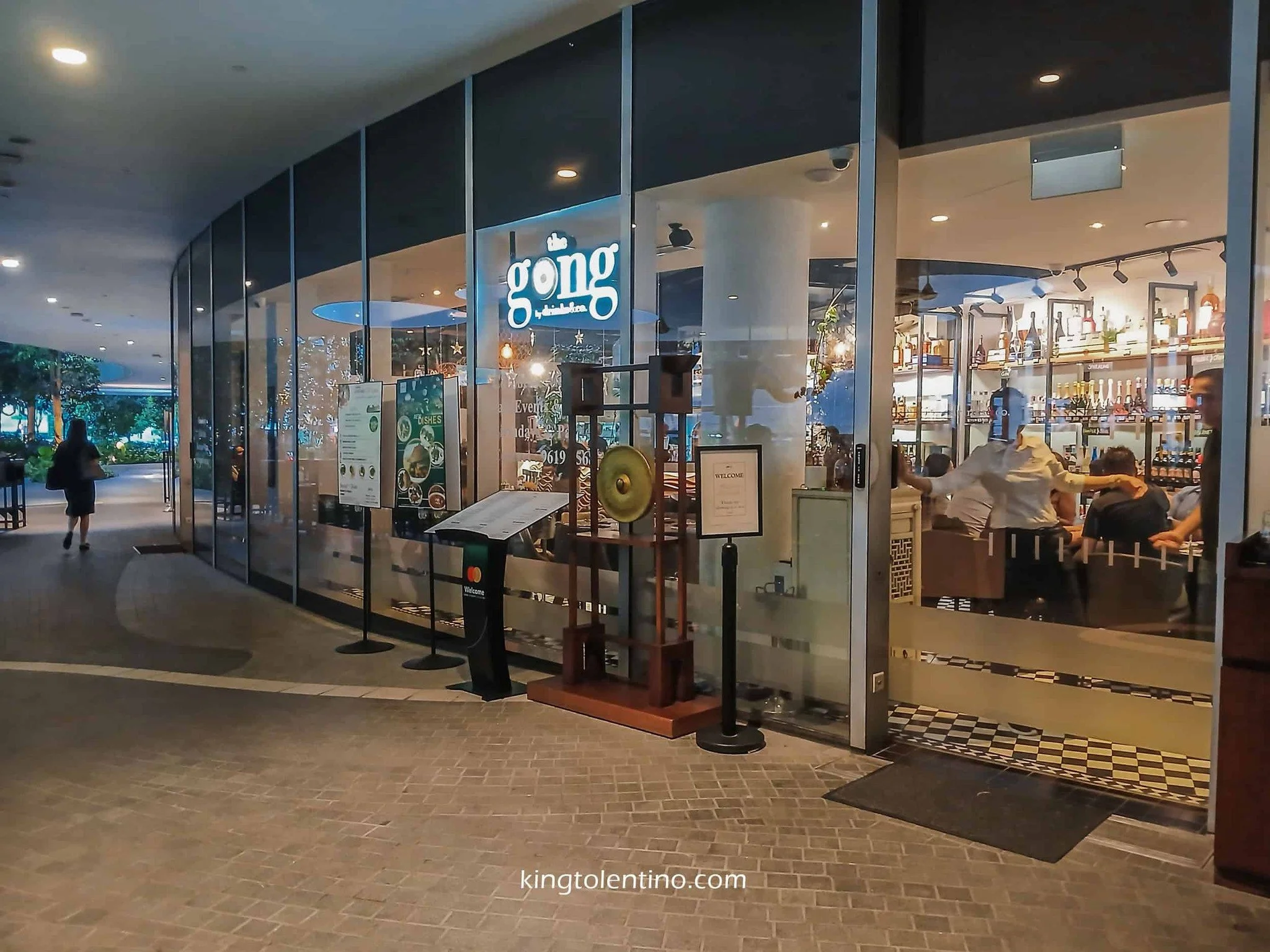 Exploring Singapore's food scene 🇸🇬

Read More ➡ https://www.kingtolentino.com/blog/singapore

#kingtolentinoexplores #kingtolentinotravels #FoodieAdventures #Singapore #TaraKaenSeries