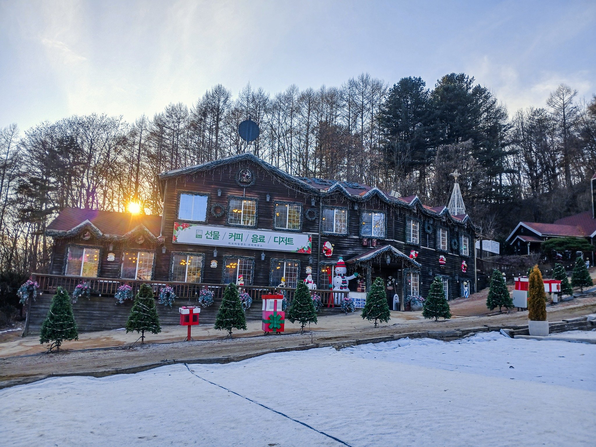 Somewhere in South Korea

If you love travel stories, food trips, and honest reviews,
👉 https://www.kingtolentino.com

#KingTolentinoTravels #TravelWithKingTolentino #KingTolentinoExplores #Seoul #SouthKorea