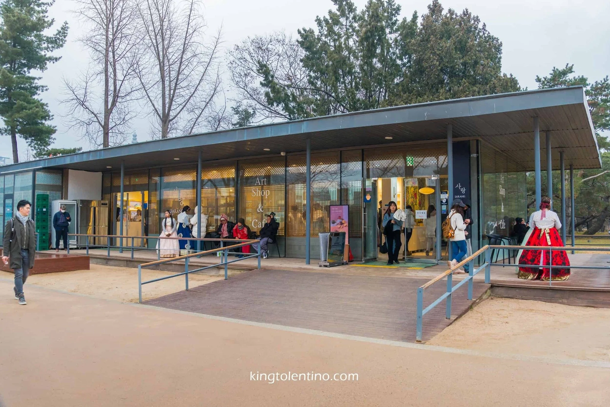 Coffee Experience Within Palace Grounds
#TravelWithKingTolentino #KingTolentinoExplores #KingTolentinoTravels #Seoul #SouthKorea