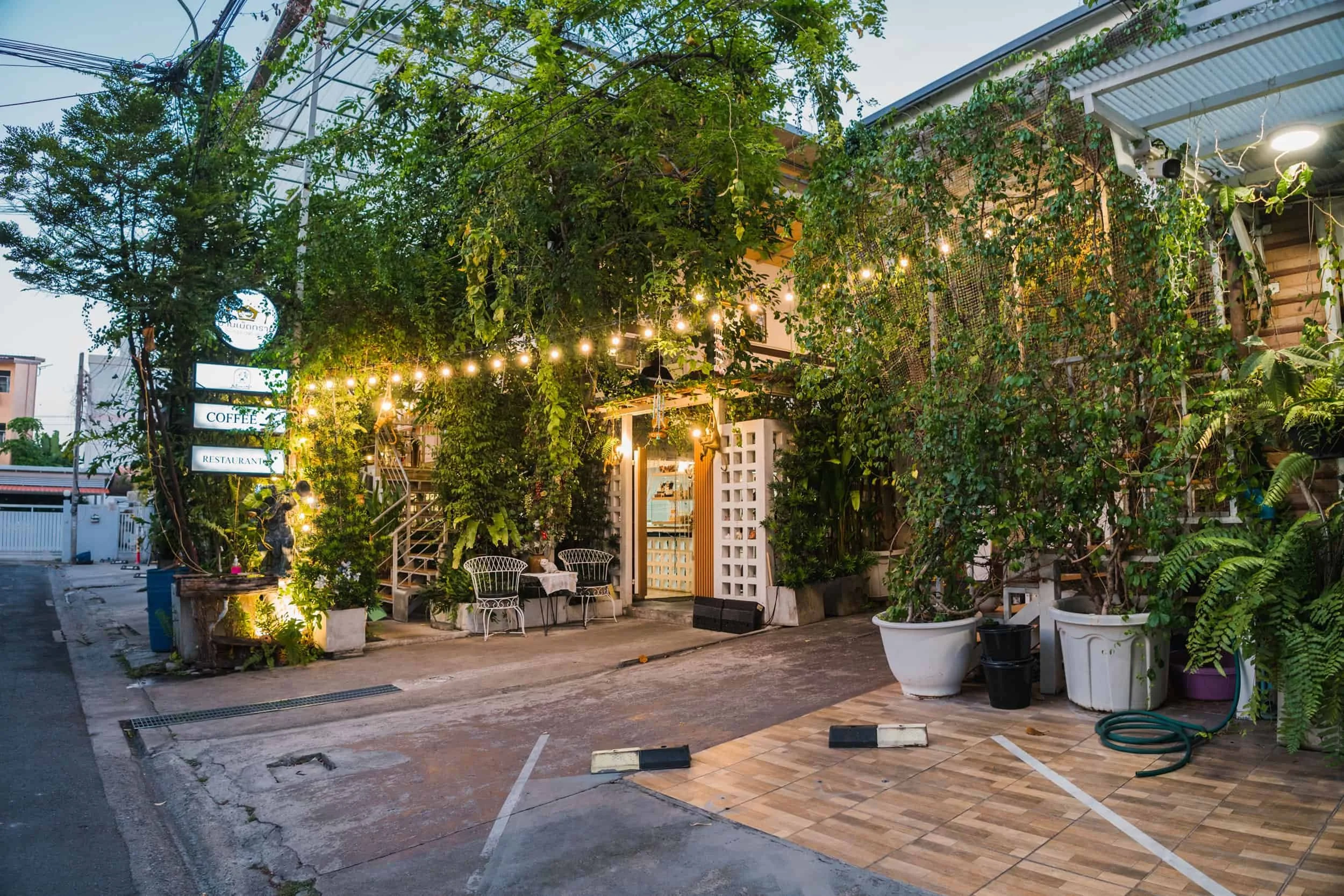 Baan Met Sai | Authentic Thai Restaurant in Lak Si