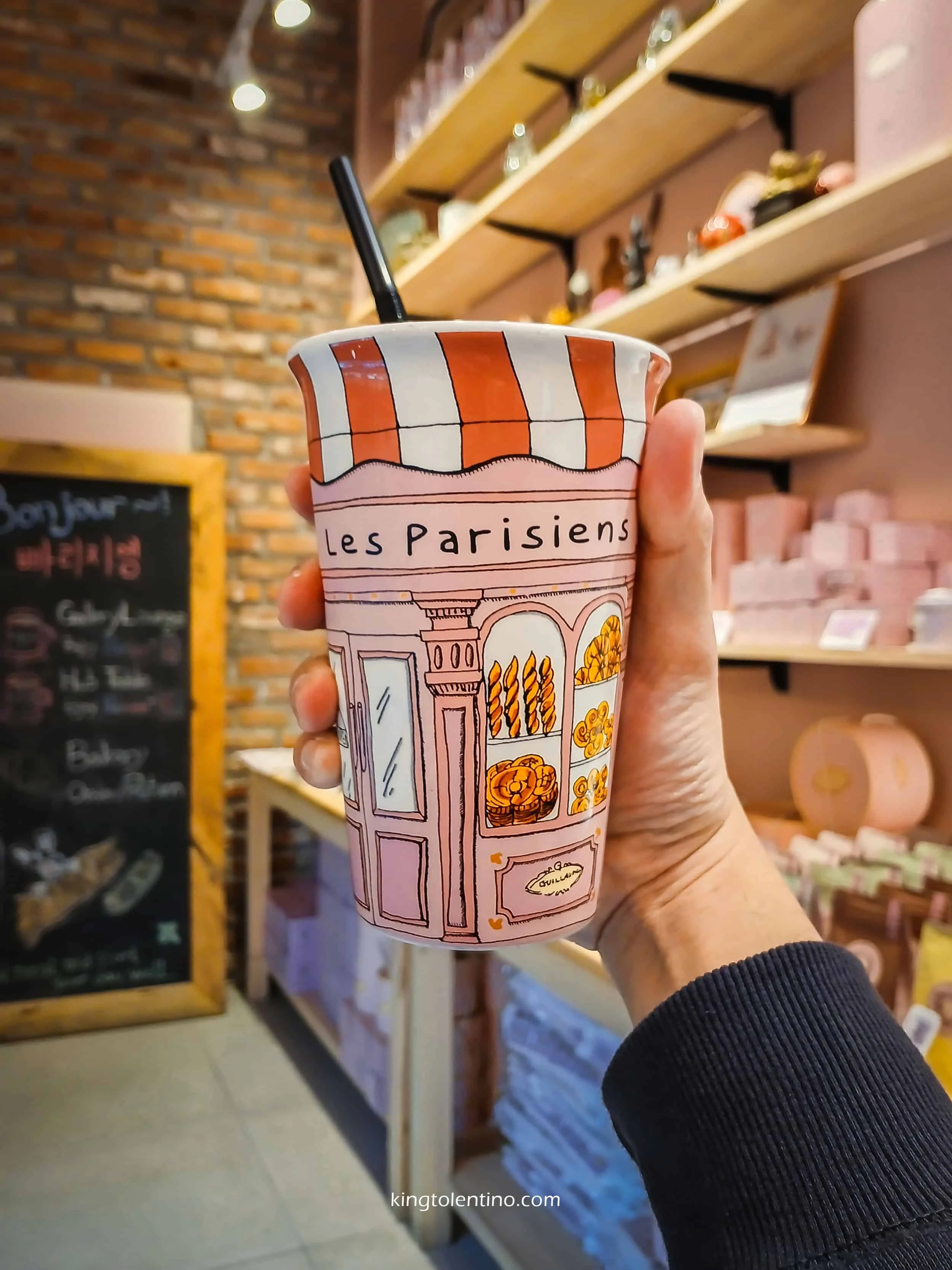Les Parisiens cafe in Myeongdong