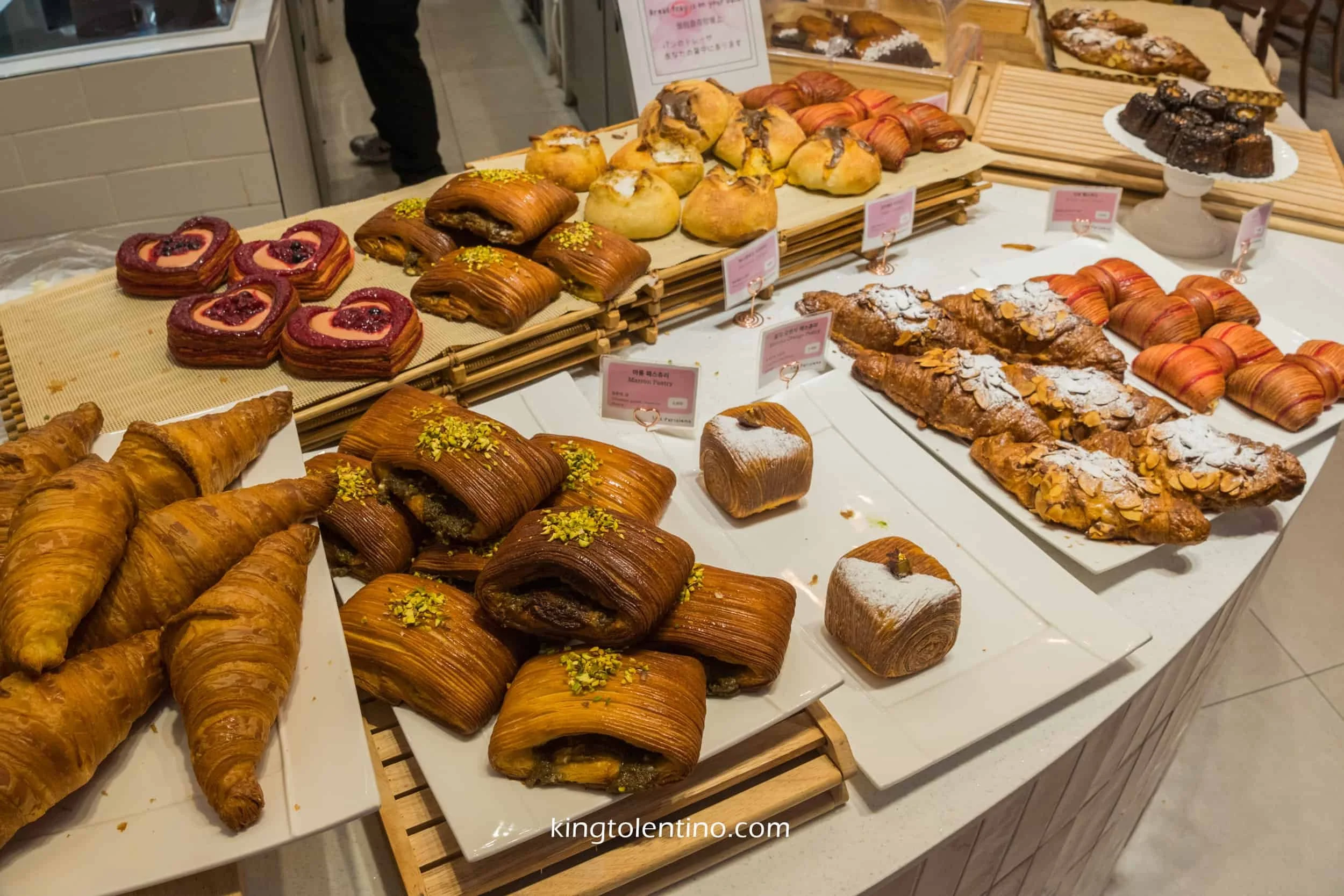 Les Parisiens cafe in Myeongdong